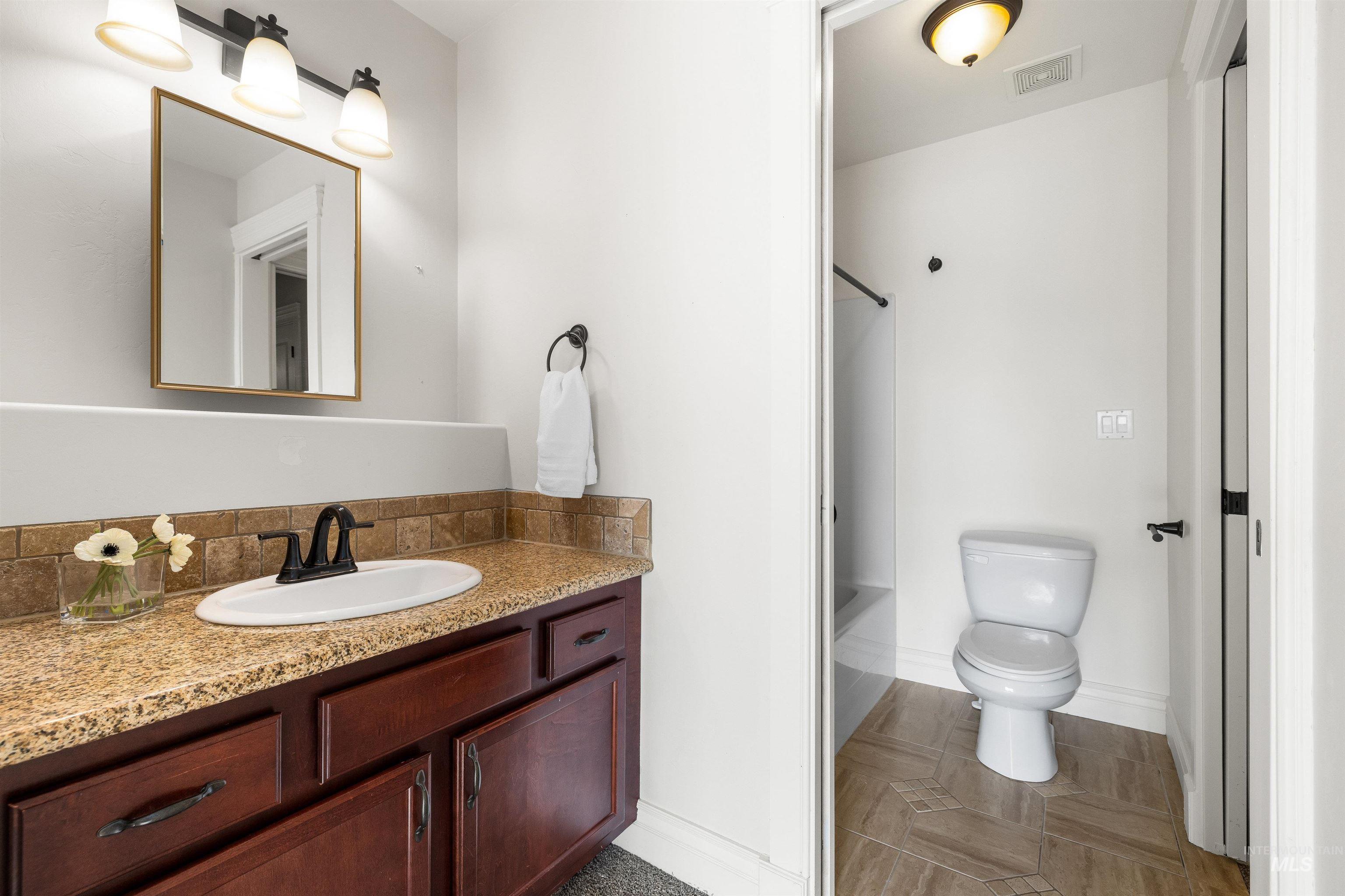 138 E Breinholt Avenue, Meridian, Idaho 83646, 3 Bedrooms, 2.5 Bathrooms, Residential For Sale, Price $439,000,MLS 98969078