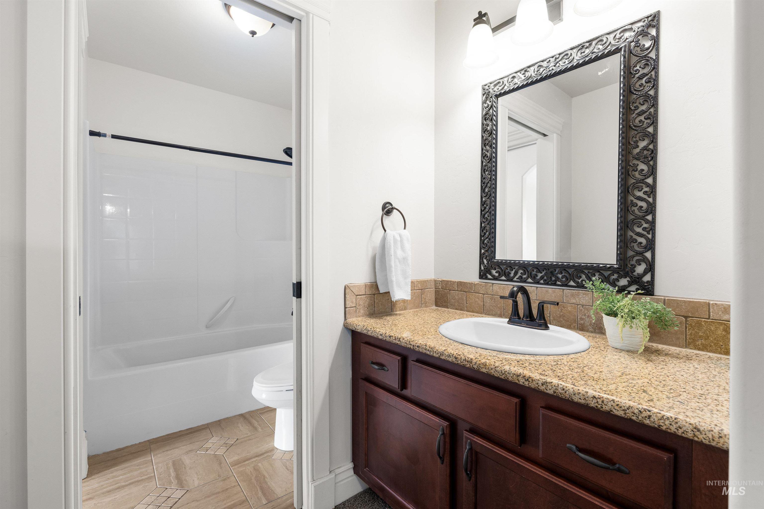 138 E Breinholt Avenue, Meridian, Idaho 83646, 3 Bedrooms, 2.5 Bathrooms, Residential For Sale, Price $439,000,MLS 98969078