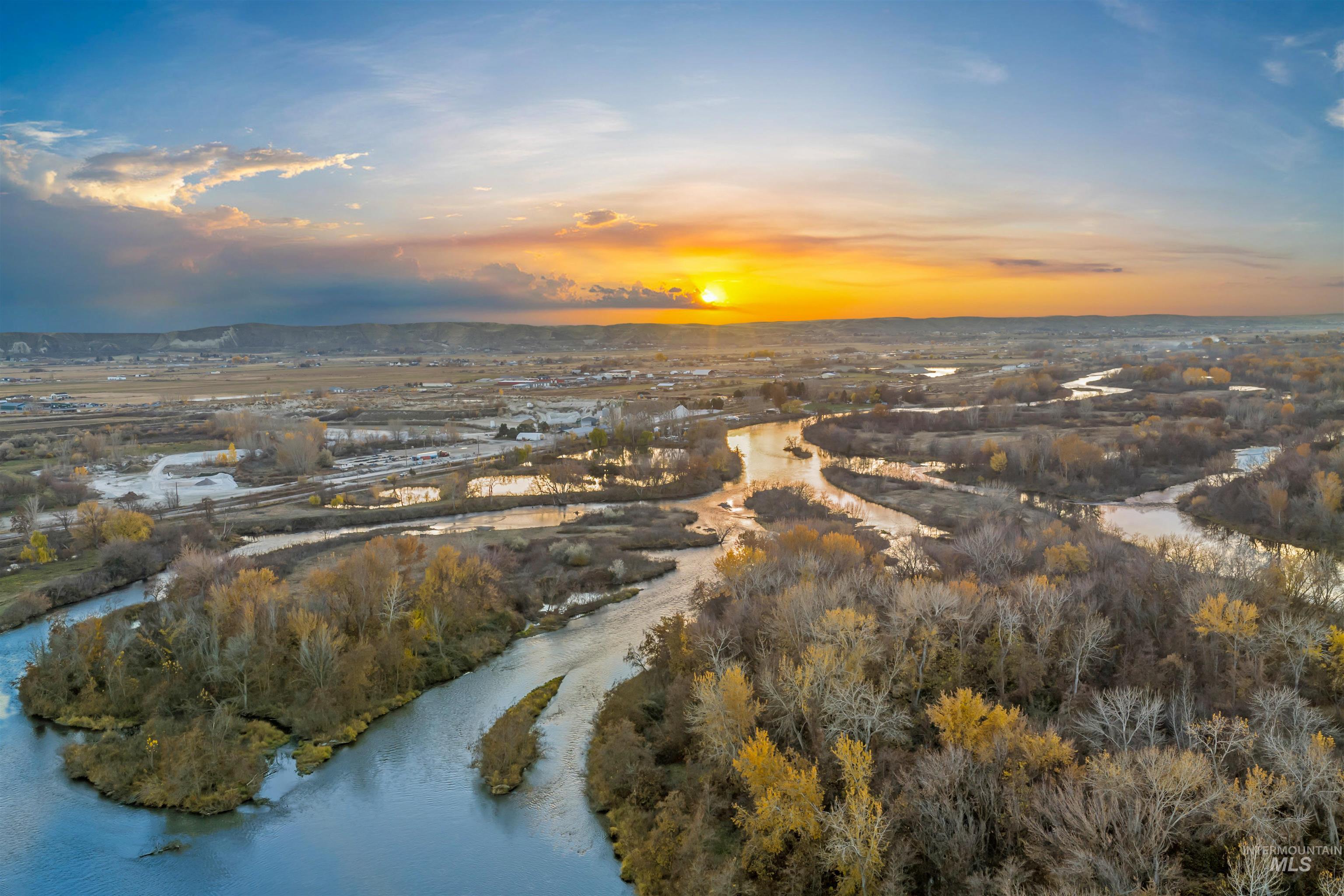 Aerial view of property's location featuring a nearby body of water