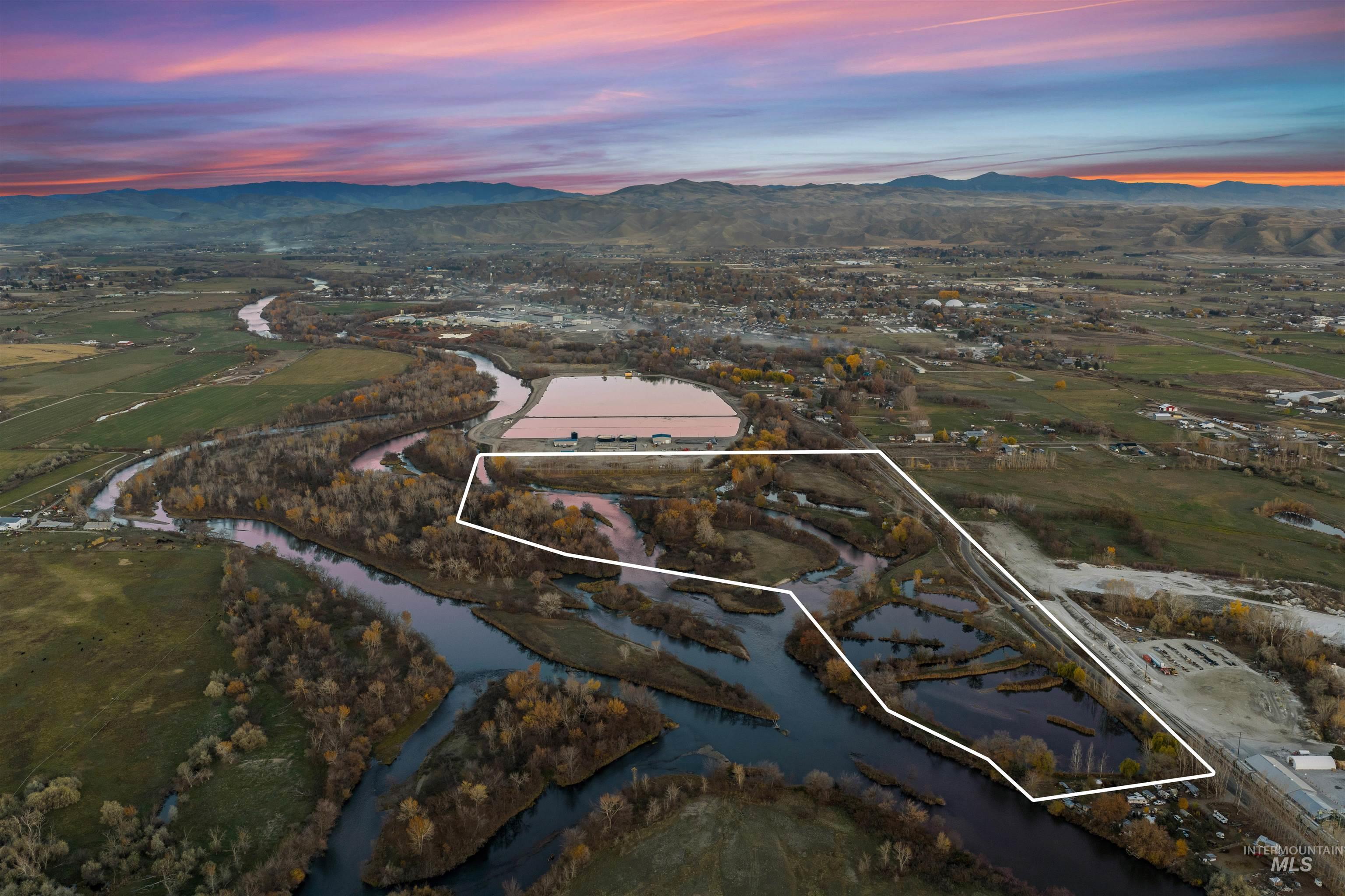 Aerial view of property's location featuring property boundaries highlighted and a water and mountain view