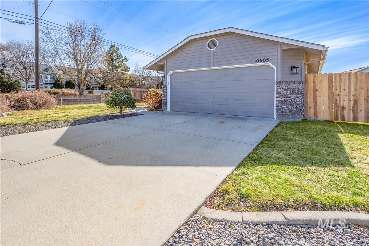 10605 W Goldenrod Ave, Boise, Idaho 83713, 3 Bedrooms, 2 Bathrooms, Residential For Sale, Price $389,900, 98969104
