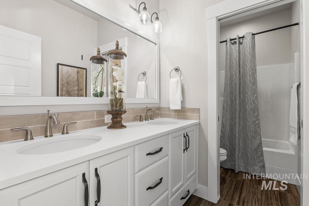 6103 S Phoebe Place, Meridian, Idaho 83642-5896, 4 Bedrooms, 3.5 Bathrooms, Residential For Sale, Price $950,000,MLS 98969109