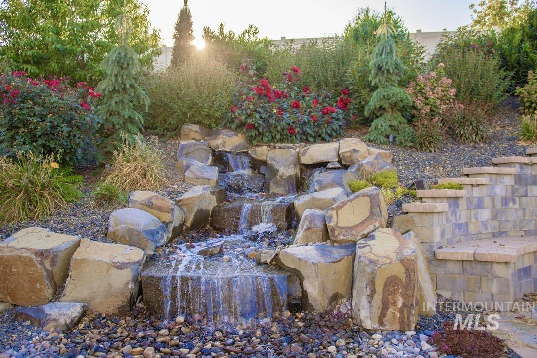 6103 S Phoebe Place, Meridian, Idaho 83642-5896, 4 Bedrooms, 3.5 Bathrooms, Residential For Sale, Price $950,000,MLS 98969109