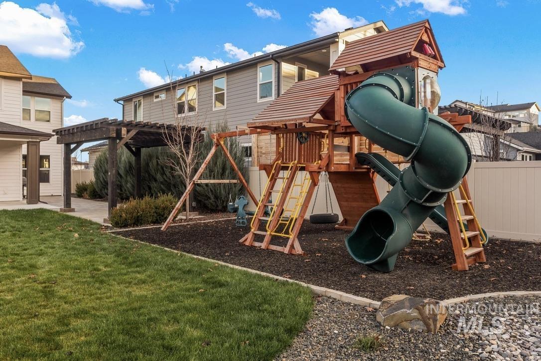 6103 S Phoebe Place, Meridian, Idaho 83642-5896, 4 Bedrooms, 3.5 Bathrooms, Residential For Sale, Price $950,000,MLS 98969109