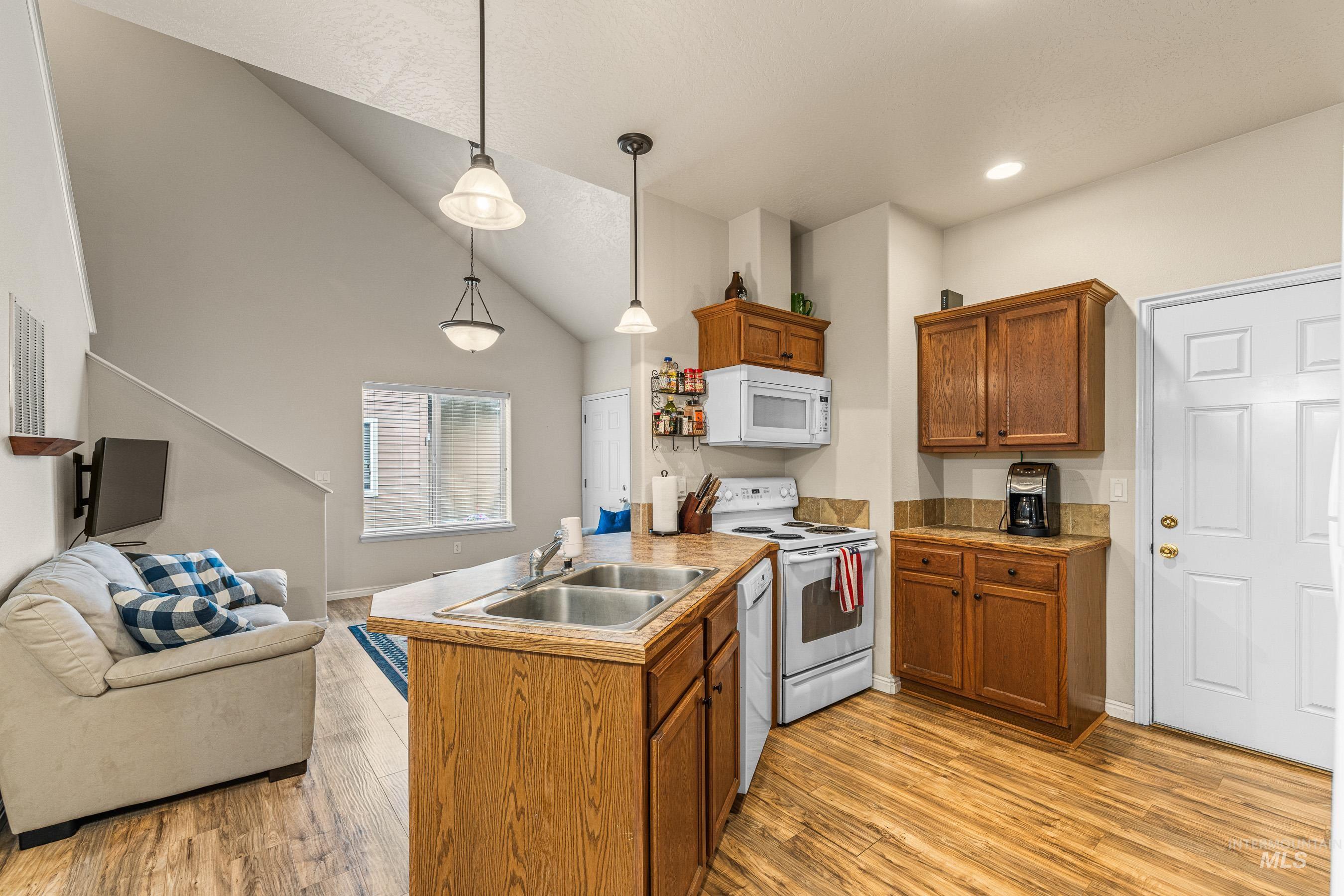 34 Mangum Circle, Donnelly, Idaho 83615, 3 Bedrooms, 2 Bathrooms, Residential For Sale, Price $378,500,MLS 98969117