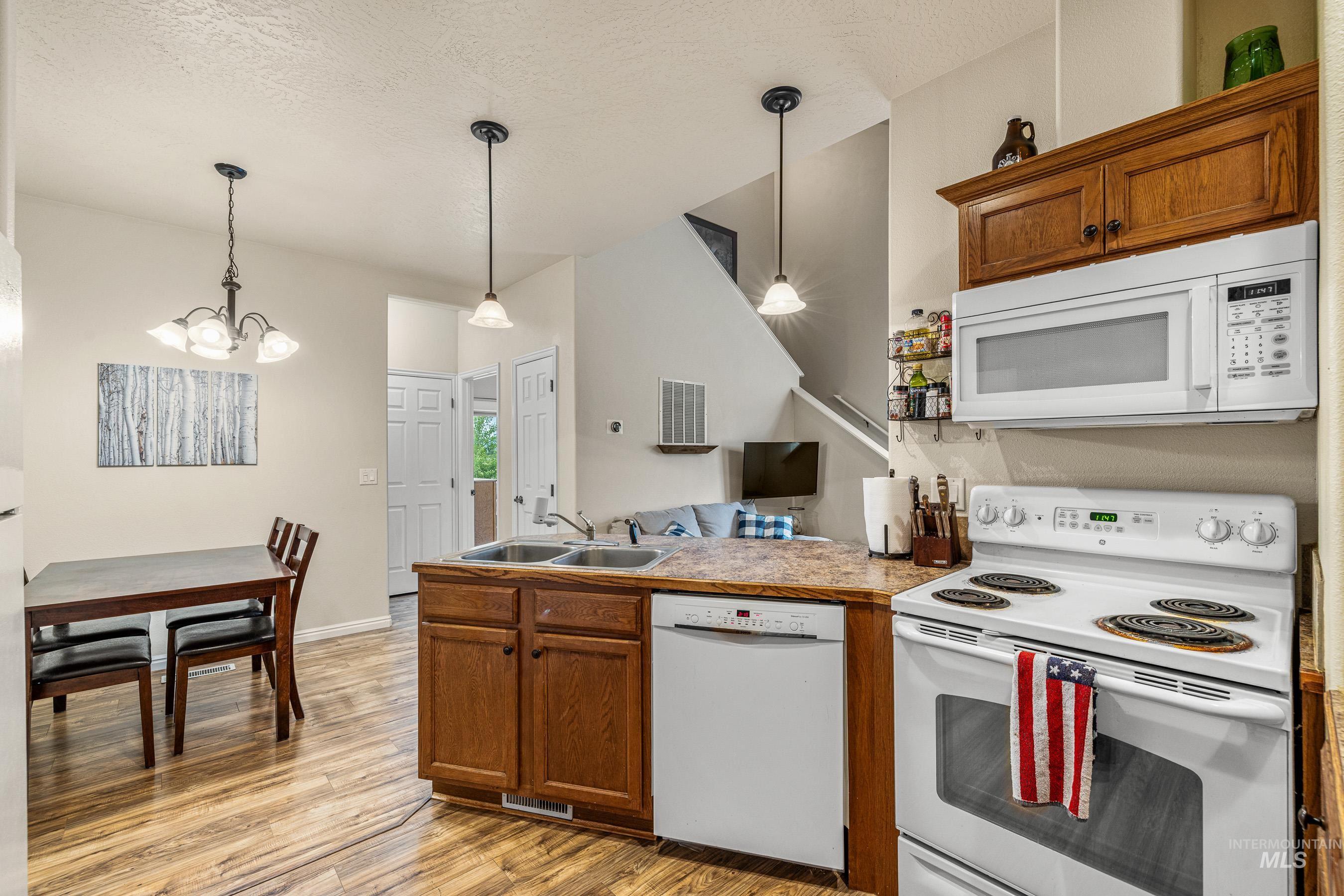 34 Mangum Circle, Donnelly, Idaho 83615, 3 Bedrooms, 2 Bathrooms, Residential For Sale, Price $378,500,MLS 98969117