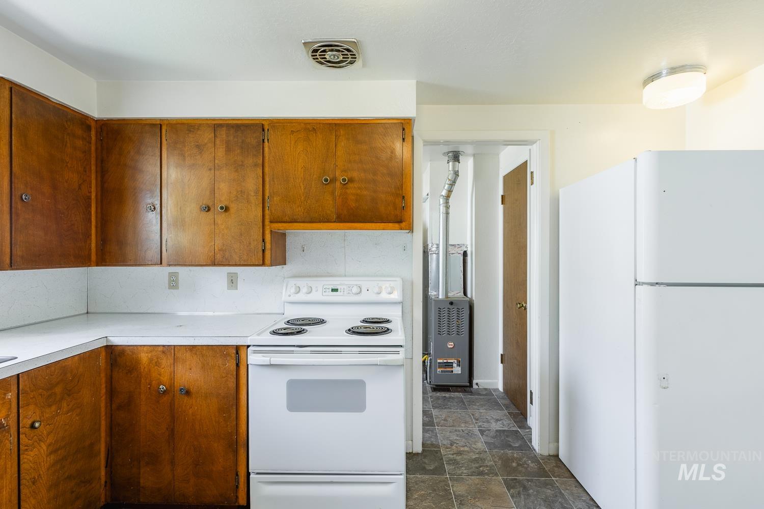 918 NW 4th St, Meridian, Idaho 83646-2186, 2 Bedrooms, 1 Bathroom, Residential Income For Sale, Price $674,900,MLS 98969120
