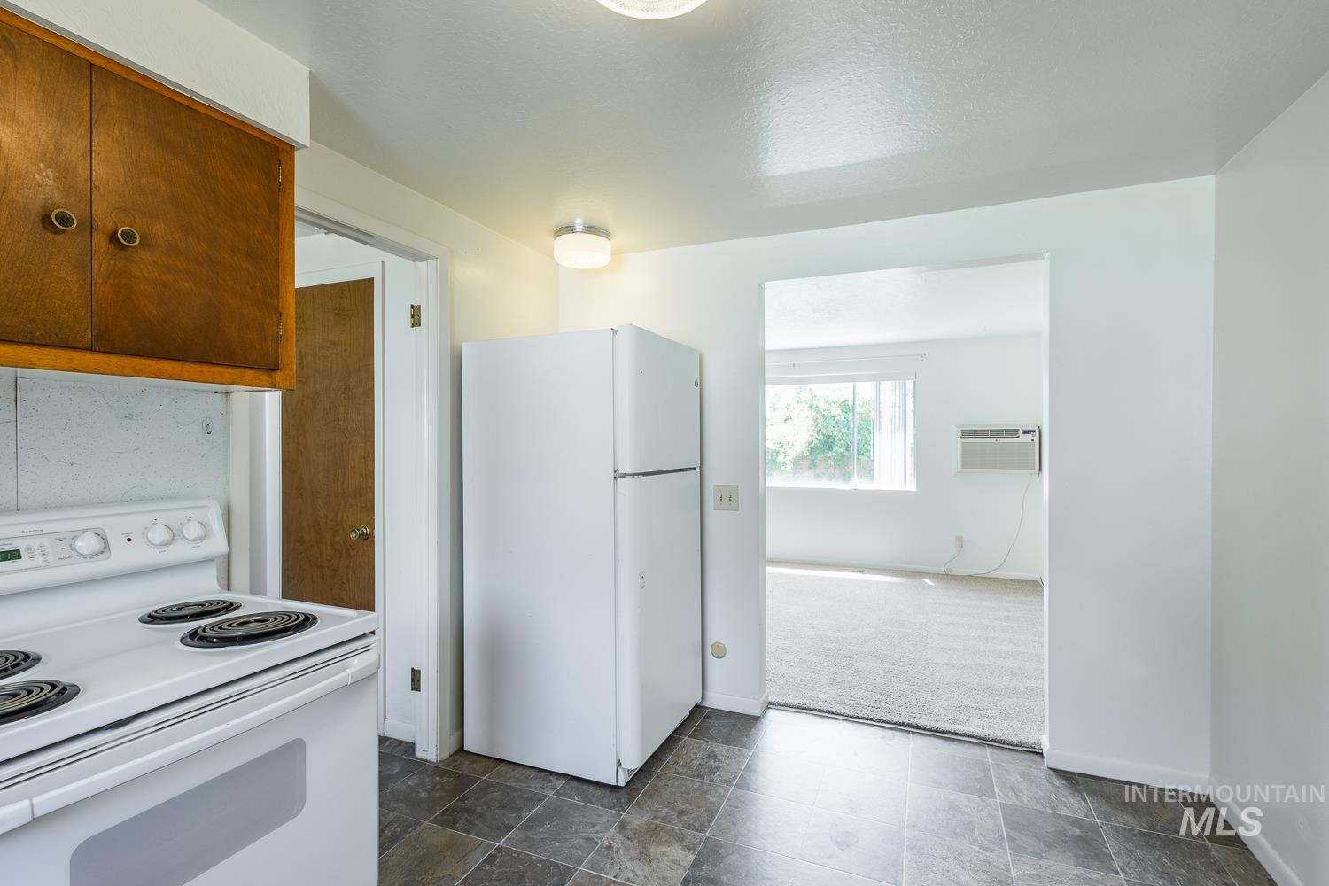 918 NW 4th St, Meridian, Idaho 83646-2186, 2 Bedrooms, 1 Bathroom, Residential Income For Sale, Price $674,900,MLS 98969120