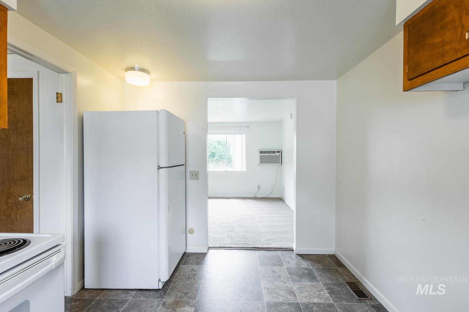 918 NW 4th St, Meridian, Idaho 83646-2186, 2 Bedrooms, 1 Bathroom, Residential Income For Sale, Price $674,900,MLS 98969120