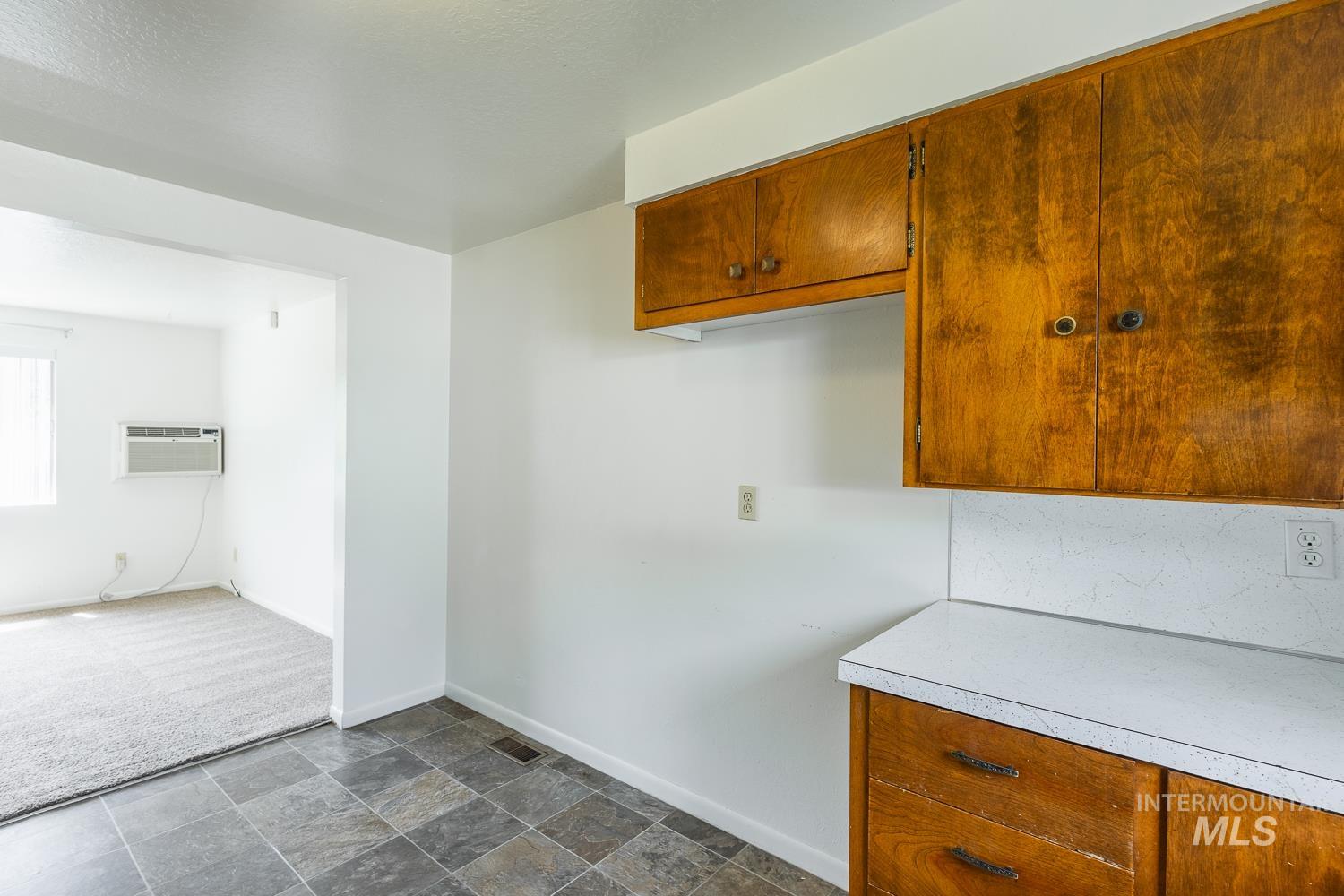 918 NW 4th St, Meridian, Idaho 83646-2186, 2 Bedrooms, 1 Bathroom, Residential Income For Sale, Price $674,900,MLS 98969120