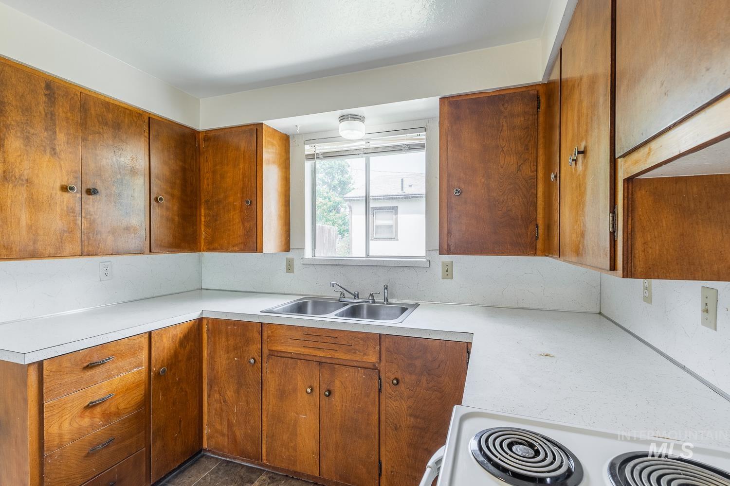 918 NW 4th St, Meridian, Idaho 83646-2186, 2 Bedrooms, 1 Bathroom, Residential Income For Sale, Price $674,900,MLS 98969120