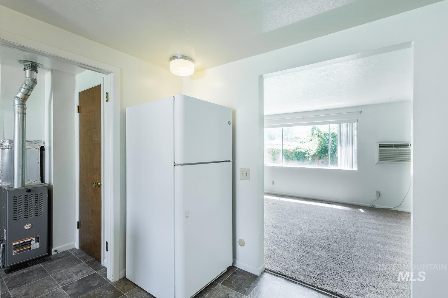918 NW 4th St, Meridian, Idaho 83646-2186, 2 Bedrooms, 1 Bathroom, Residential Income For Sale, Price $674,900,MLS 98969120