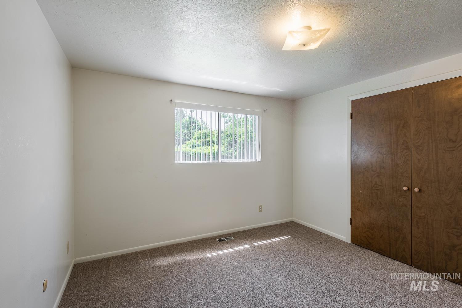 918 NW 4th St, Meridian, Idaho 83646-2186, 2 Bedrooms, 1 Bathroom, Residential Income For Sale, Price $674,900,MLS 98969120