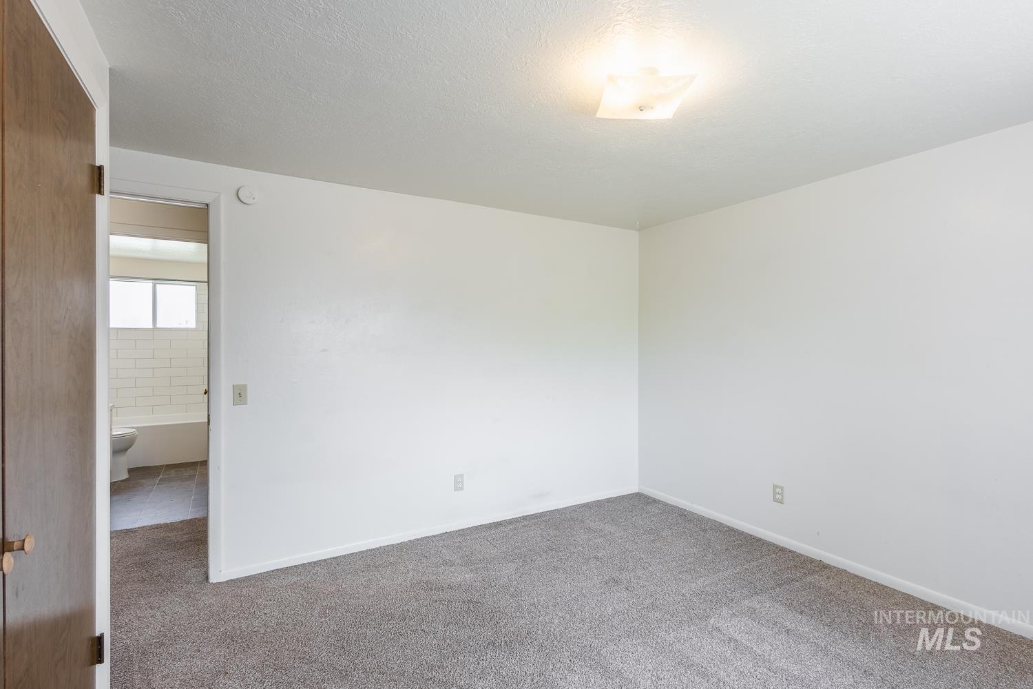 918 NW 4th St, Meridian, Idaho 83646-2186, 2 Bedrooms, 1 Bathroom, Residential Income For Sale, Price $674,900,MLS 98969120
