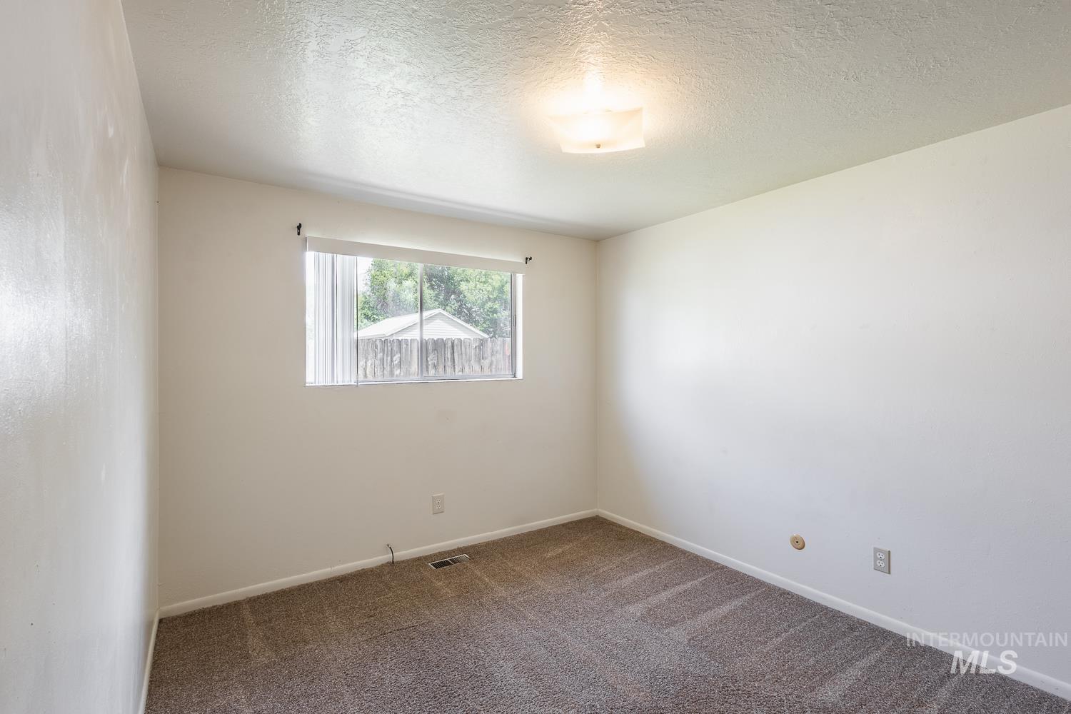 918 NW 4th St, Meridian, Idaho 83646-2186, 2 Bedrooms, 1 Bathroom, Residential Income For Sale, Price $674,900,MLS 98969120