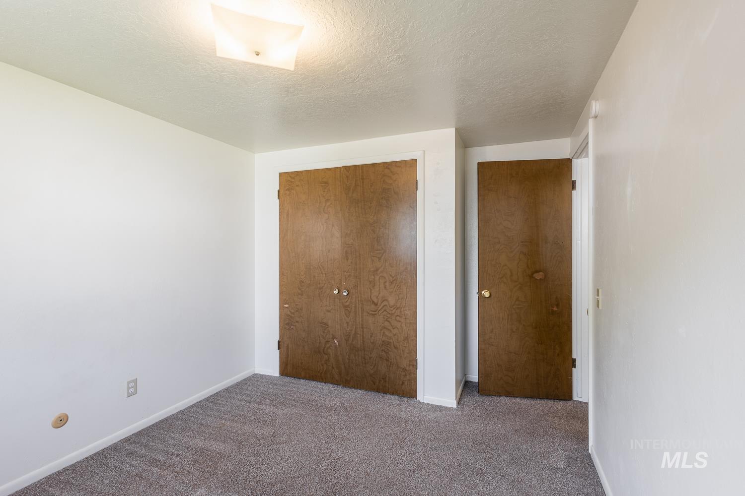 918 NW 4th St, Meridian, Idaho 83646-2186, 2 Bedrooms, 1 Bathroom, Residential Income For Sale, Price $674,900,MLS 98969120