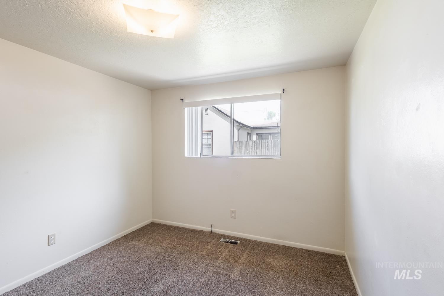 918 NW 4th St, Meridian, Idaho 83646-2186, 2 Bedrooms, 1 Bathroom, Residential Income For Sale, Price $674,900,MLS 98969120