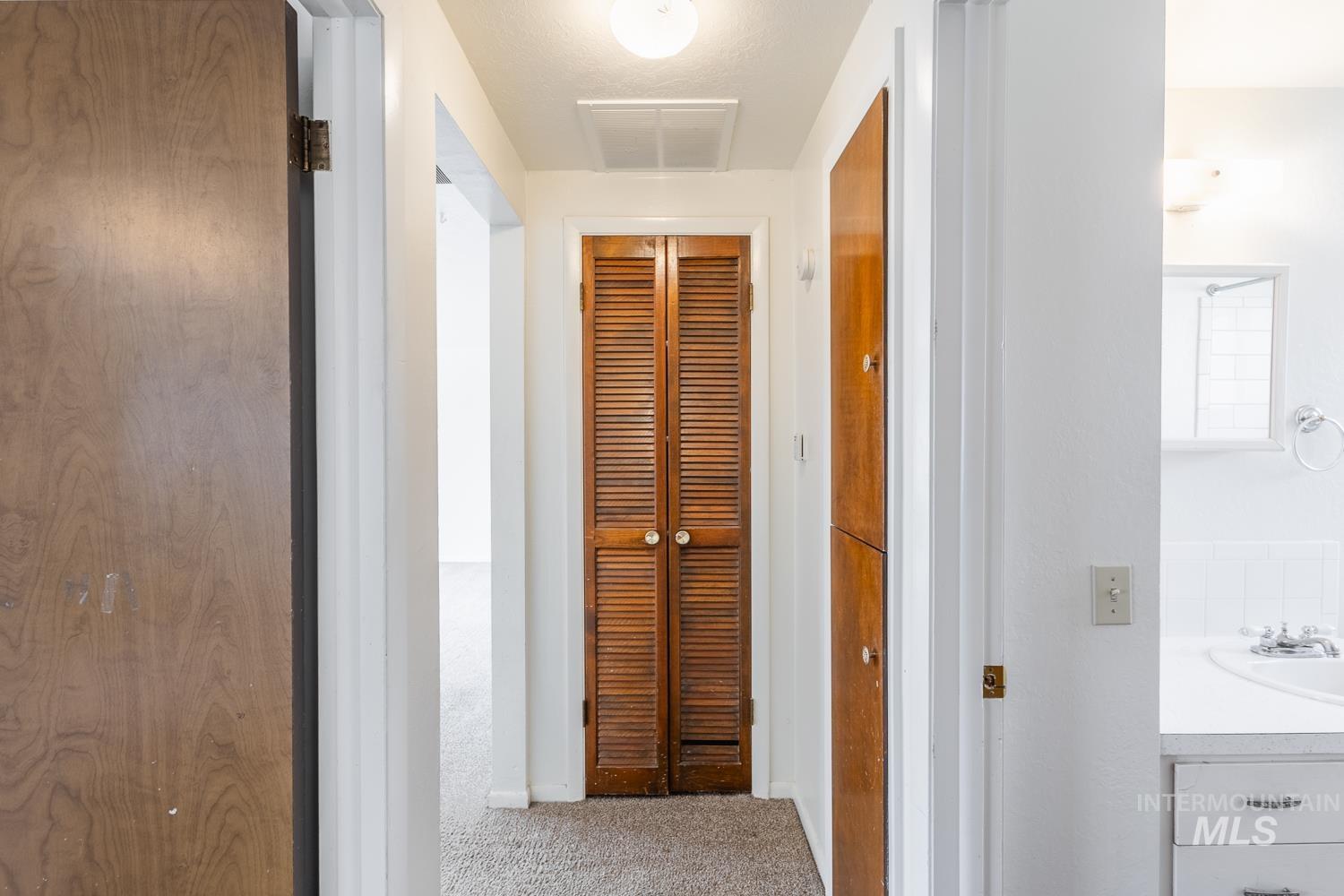 918 NW 4th St, Meridian, Idaho 83646-2186, 2 Bedrooms, 1 Bathroom, Residential Income For Sale, Price $674,900,MLS 98969120