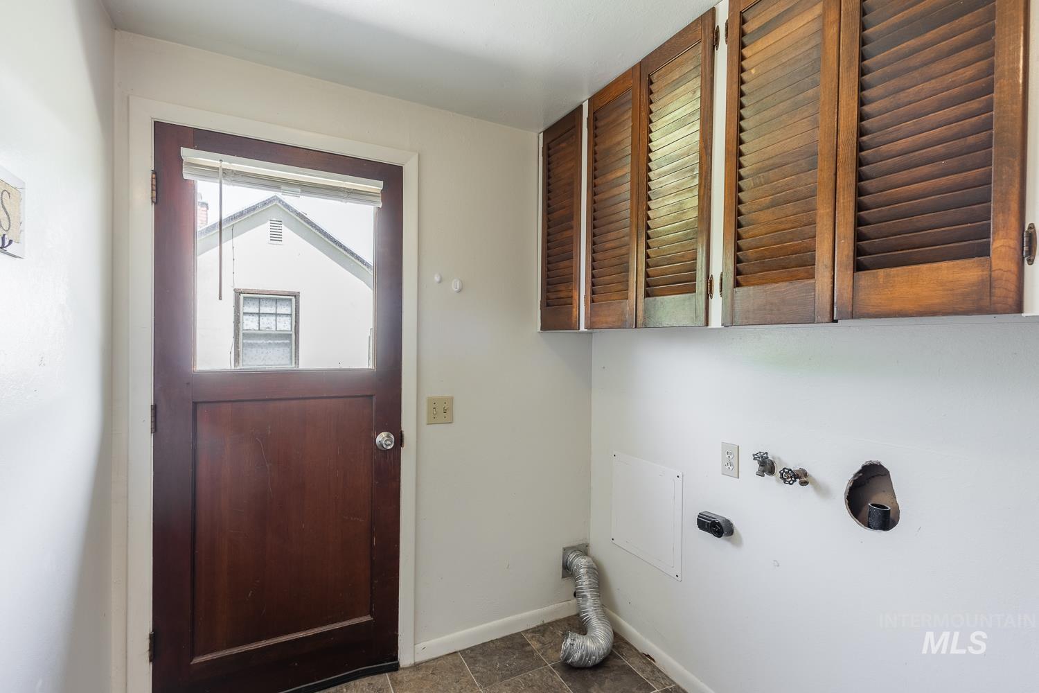 918 NW 4th St, Meridian, Idaho 83646-2186, 2 Bedrooms, 1 Bathroom, Residential Income For Sale, Price $674,900,MLS 98969120