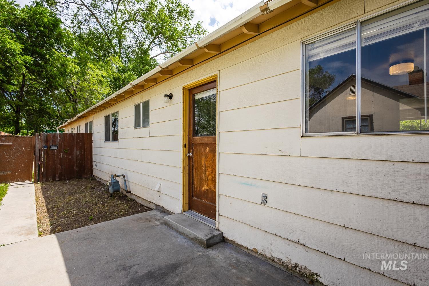 918 NW 4th St, Meridian, Idaho 83646-2186, 2 Bedrooms, 1 Bathroom, Residential Income For Sale, Price $674,900,MLS 98969120