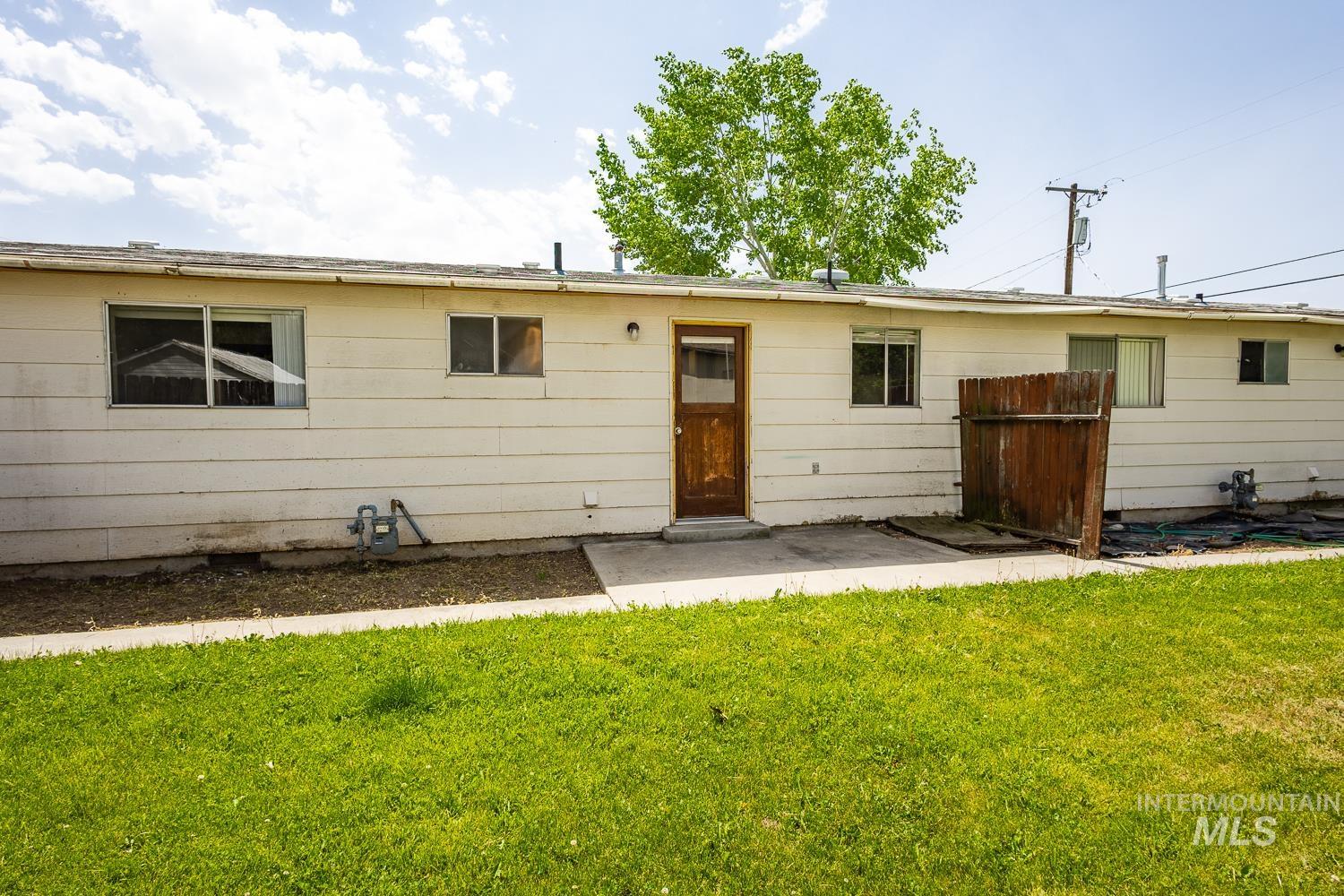 918 NW 4th St, Meridian, Idaho 83646-2186, 2 Bedrooms, 1 Bathroom, Residential Income For Sale, Price $674,900,MLS 98969120