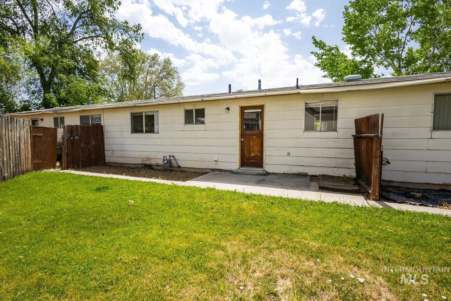 918 NW 4th St, Meridian, Idaho 83646-2186, 2 Bedrooms, 1 Bathroom, Residential Income For Sale, Price $674,900,MLS 98969120