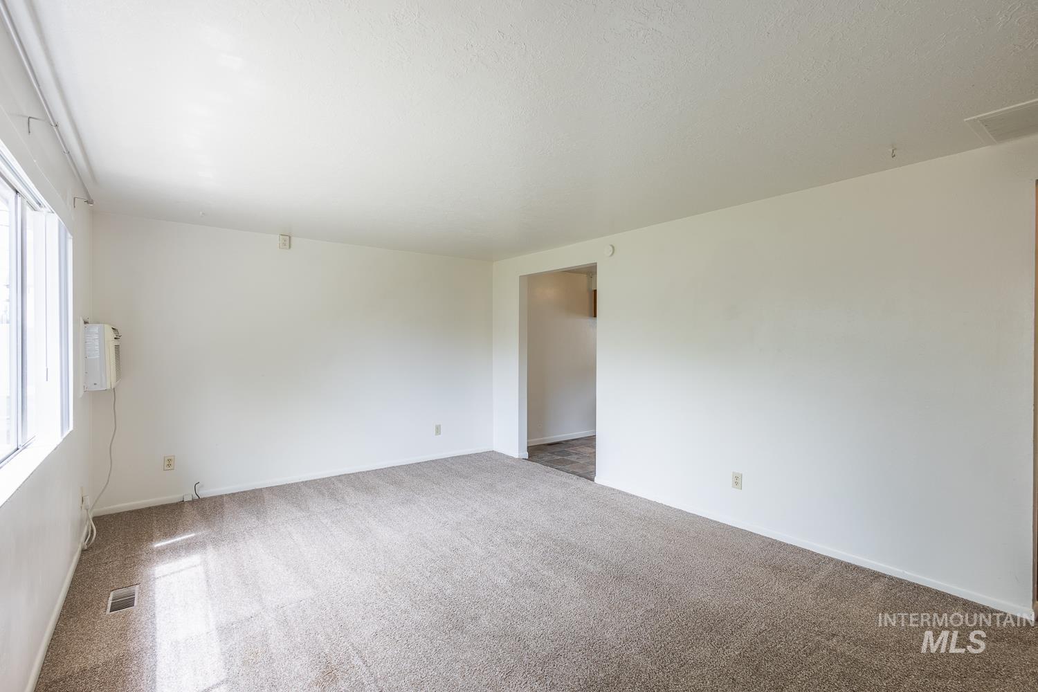 918 NW 4th St, Meridian, Idaho 83646-2186, 2 Bedrooms, 1 Bathroom, Residential Income For Sale, Price $674,900,MLS 98969120