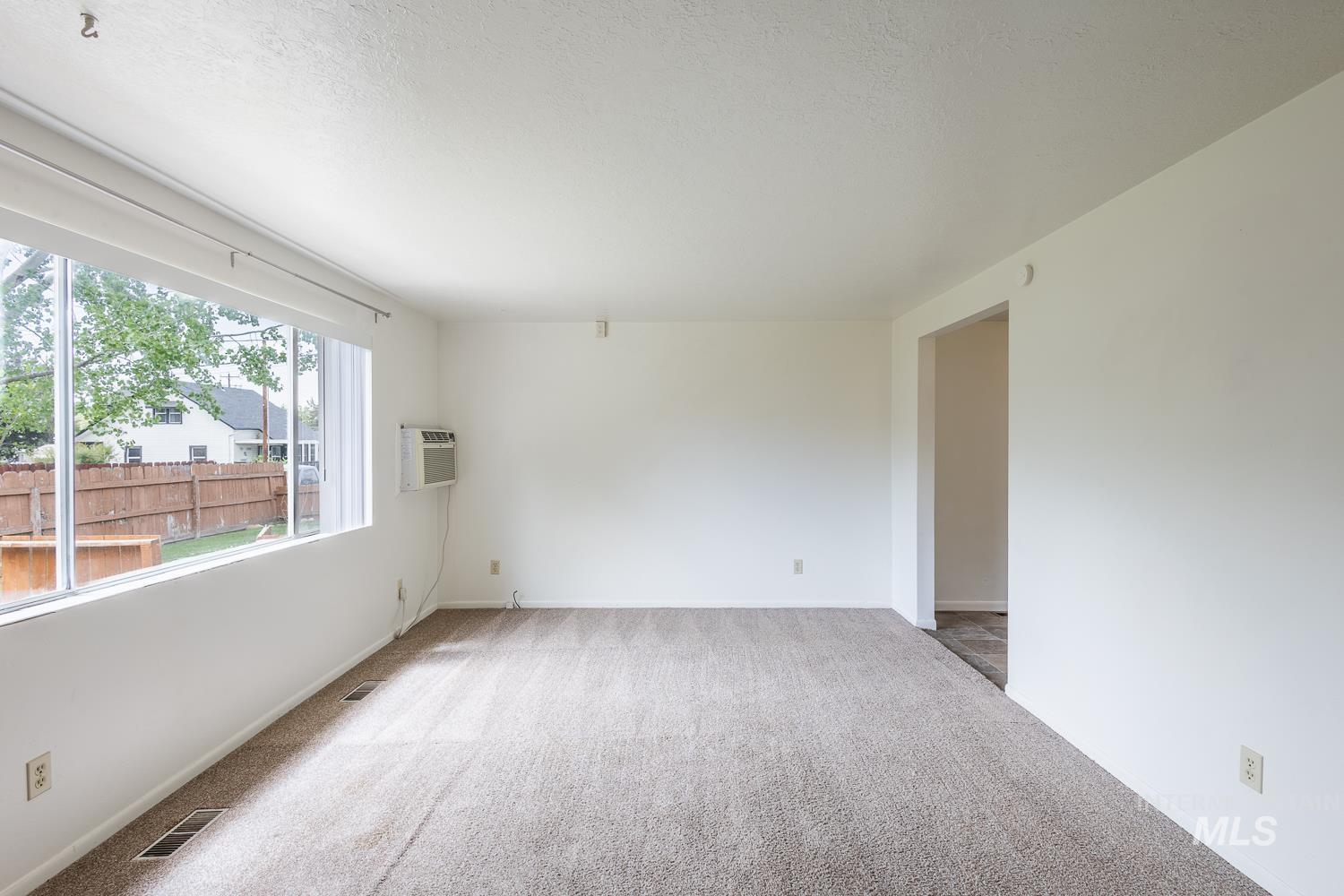 918 NW 4th St, Meridian, Idaho 83646-2186, 2 Bedrooms, 1 Bathroom, Residential Income For Sale, Price $674,900,MLS 98969120