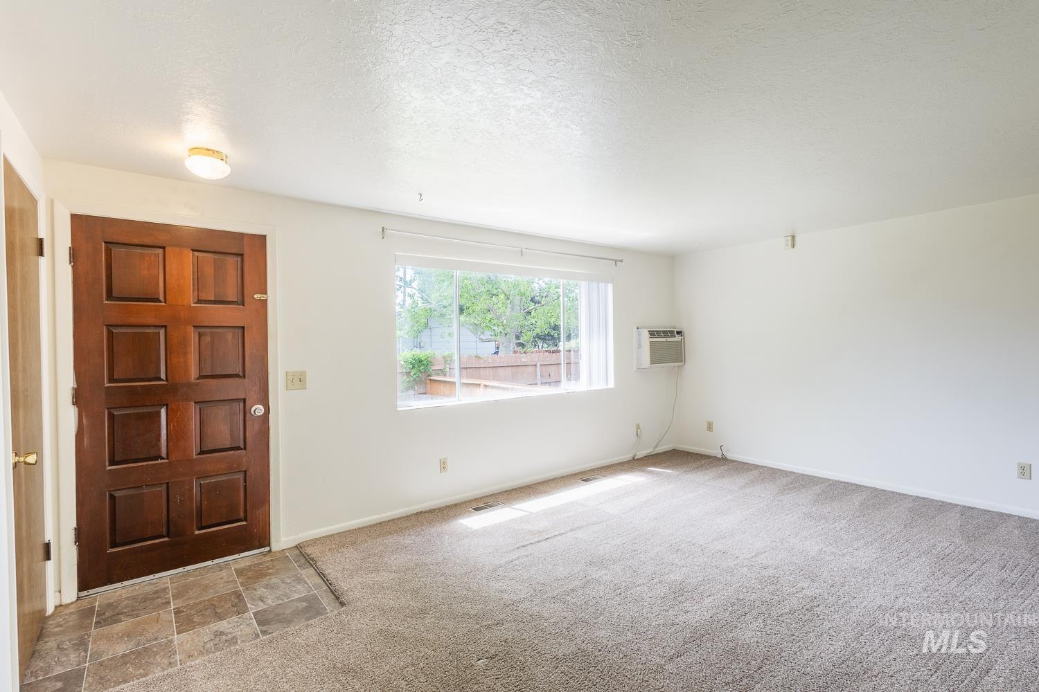 918 NW 4th St, Meridian, Idaho 83646-2186, 2 Bedrooms, 1 Bathroom, Residential Income For Sale, Price $674,900,MLS 98969120