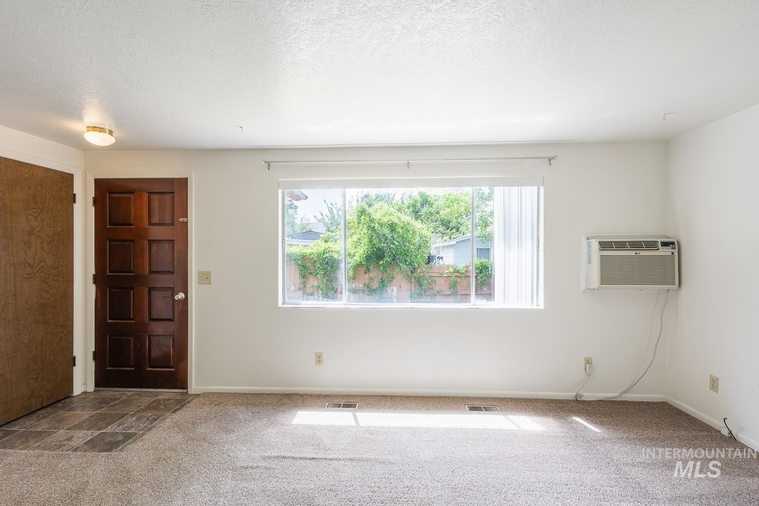 918 NW 4th St, Meridian, Idaho 83646-2186, 2 Bedrooms, 1 Bathroom, Residential Income For Sale, Price $674,900,MLS 98969120