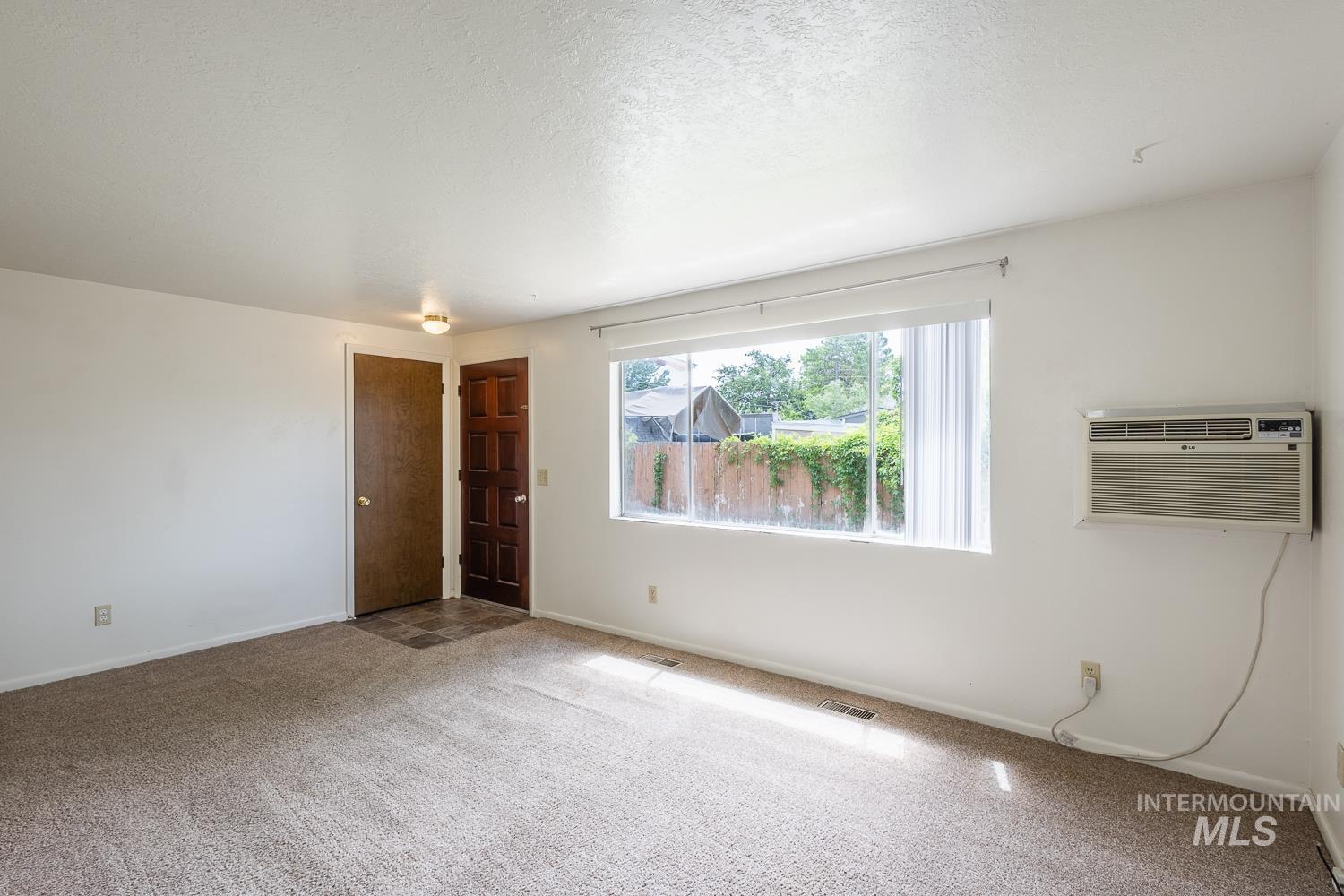 918 NW 4th St, Meridian, Idaho 83646-2186, 2 Bedrooms, 1 Bathroom, Residential Income For Sale, Price $674,900,MLS 98969120