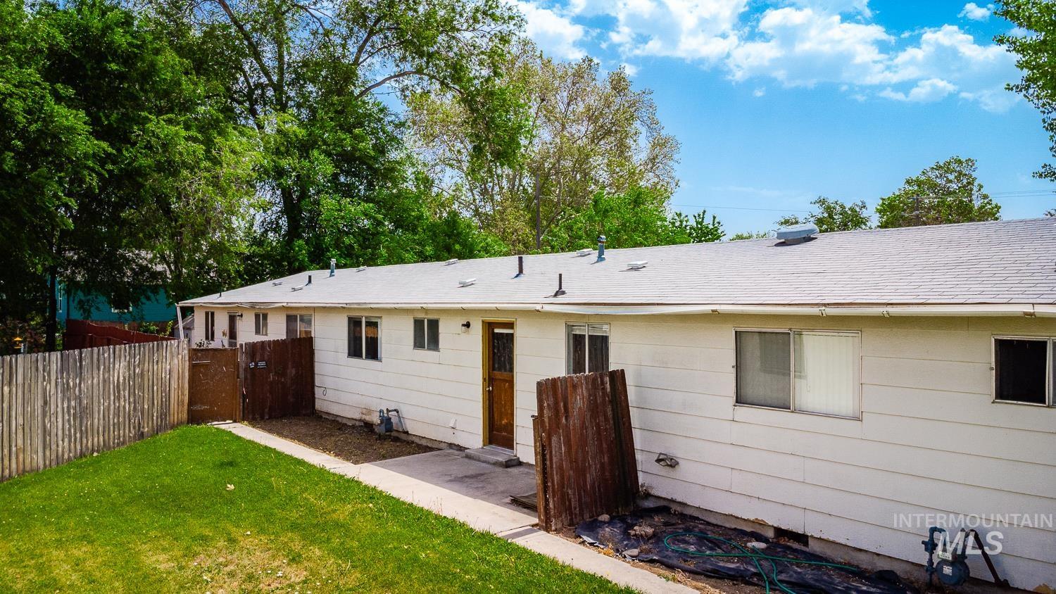 918 NW 4th St, Meridian, Idaho 83646-2186, 2 Bedrooms, 1 Bathroom, Residential Income For Sale, Price $674,900,MLS 98969120