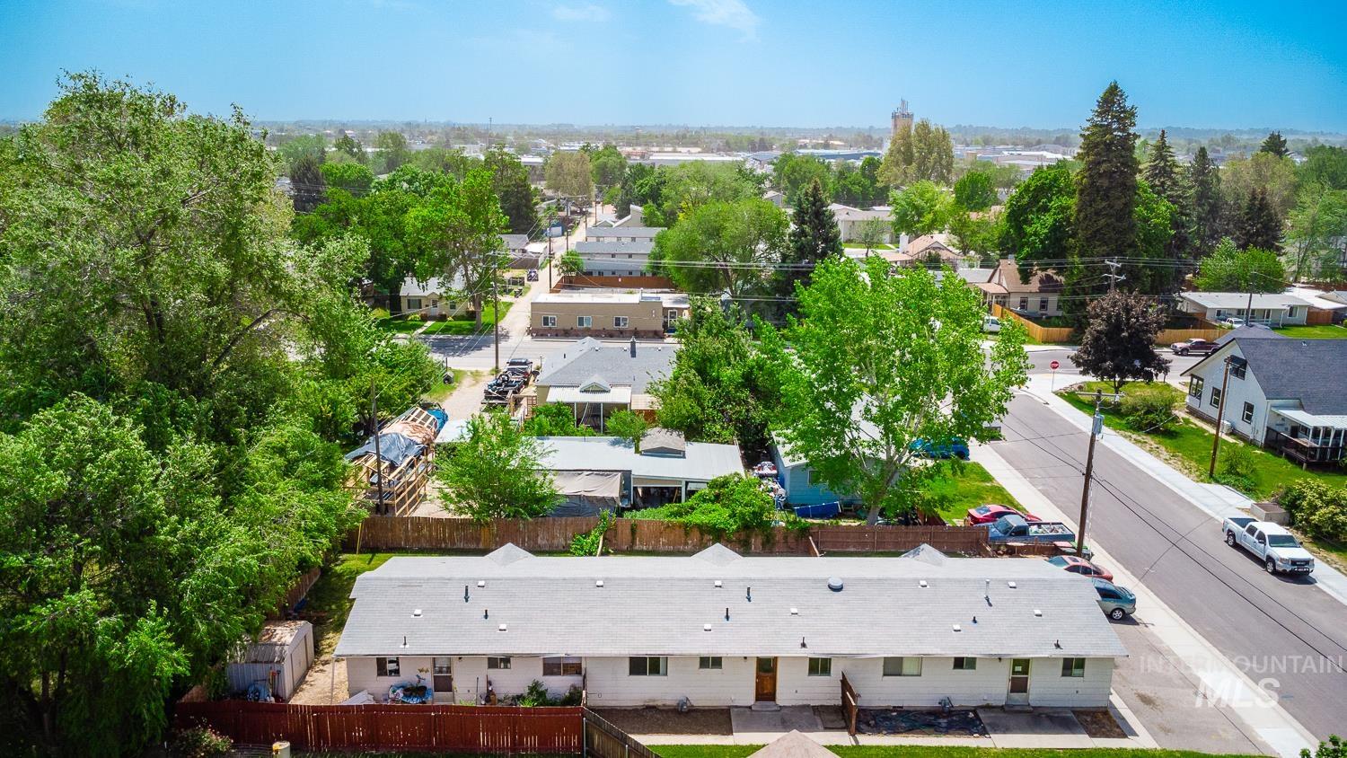 918 NW 4th St, Meridian, Idaho 83646-2186, 2 Bedrooms, 1 Bathroom, Residential Income For Sale, Price $674,900,MLS 98969120