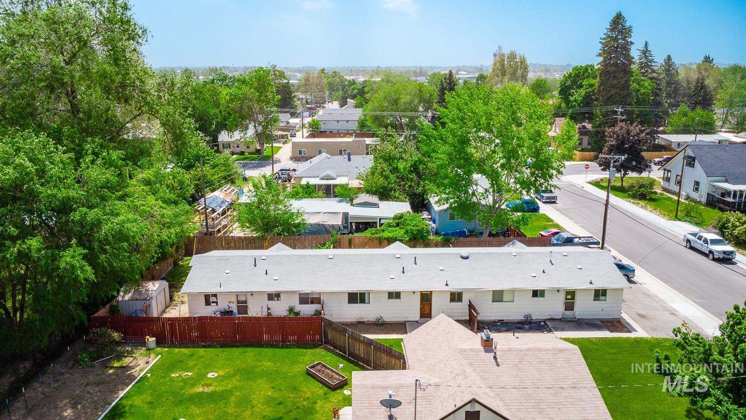 918 NW 4th St, Meridian, Idaho 83646-2186, 2 Bedrooms, 1 Bathroom, Residential Income For Sale, Price $674,900,MLS 98969120