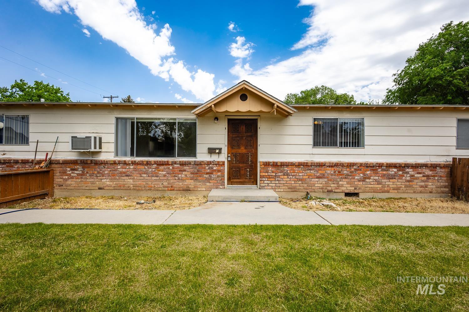 918 NW 4th St, Meridian, Idaho 83646-2186, 2 Bedrooms, 1 Bathroom, Residential Income For Sale, Price $674,900,MLS 98969120