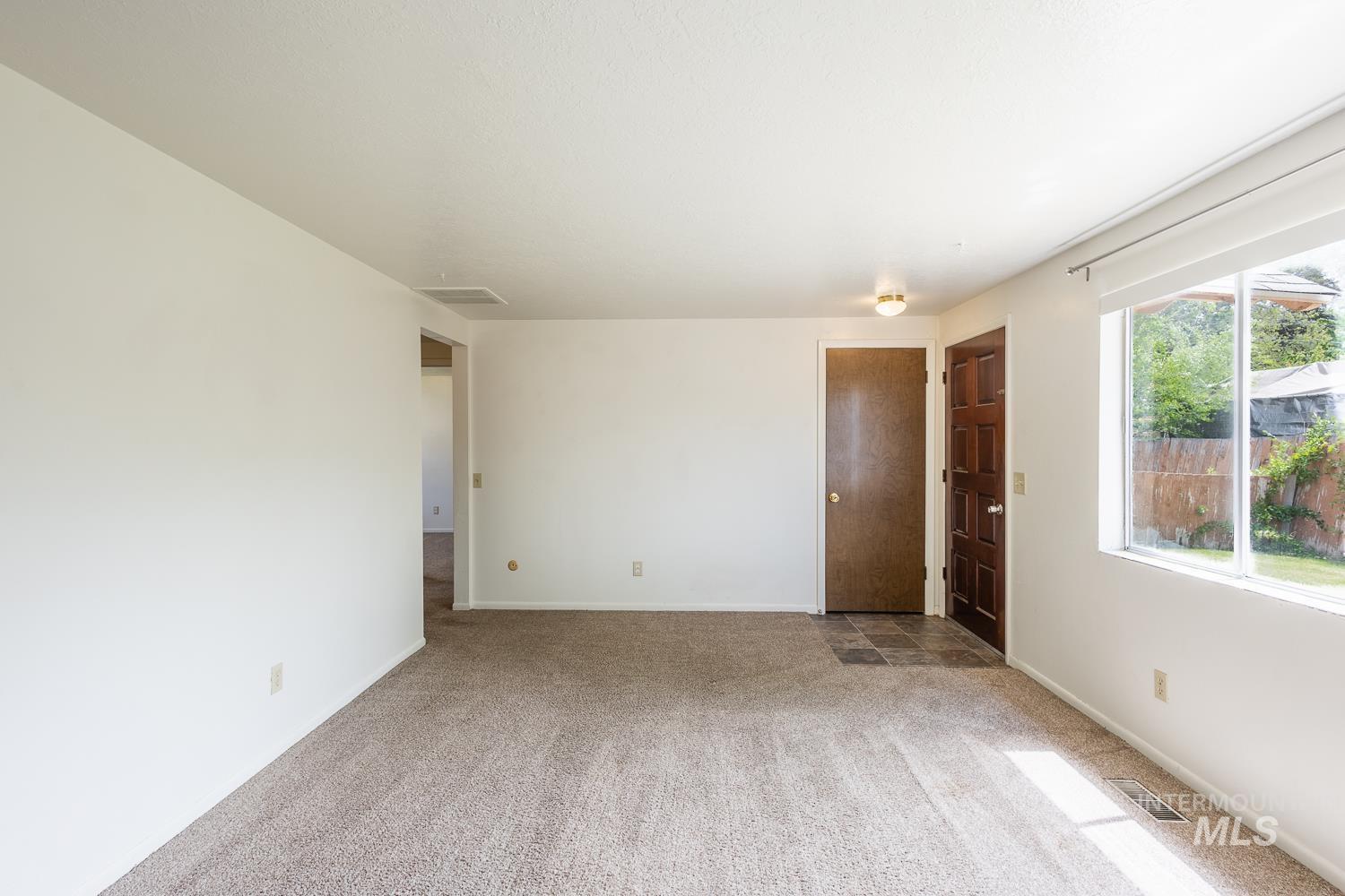 918 NW 4th St, Meridian, Idaho 83646-2186, 2 Bedrooms, 1 Bathroom, Residential Income For Sale, Price $674,900,MLS 98969120