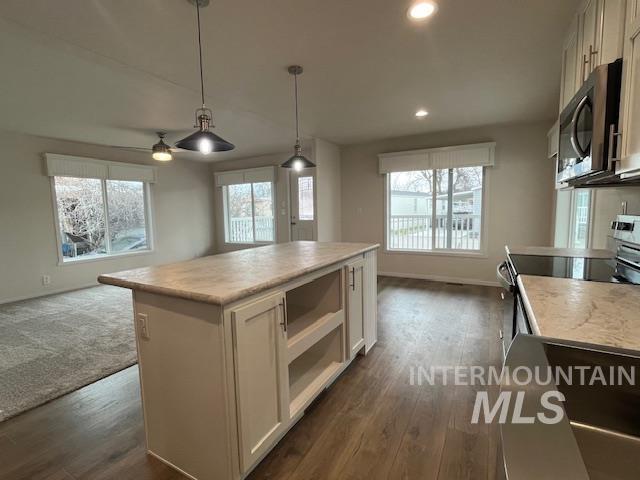 2401 S Owyhee St. #52, Boise, Idaho 83705, 3 Bedrooms, 2 Bathrooms, Residential For Sale, Price $185,000,MLS 98969126