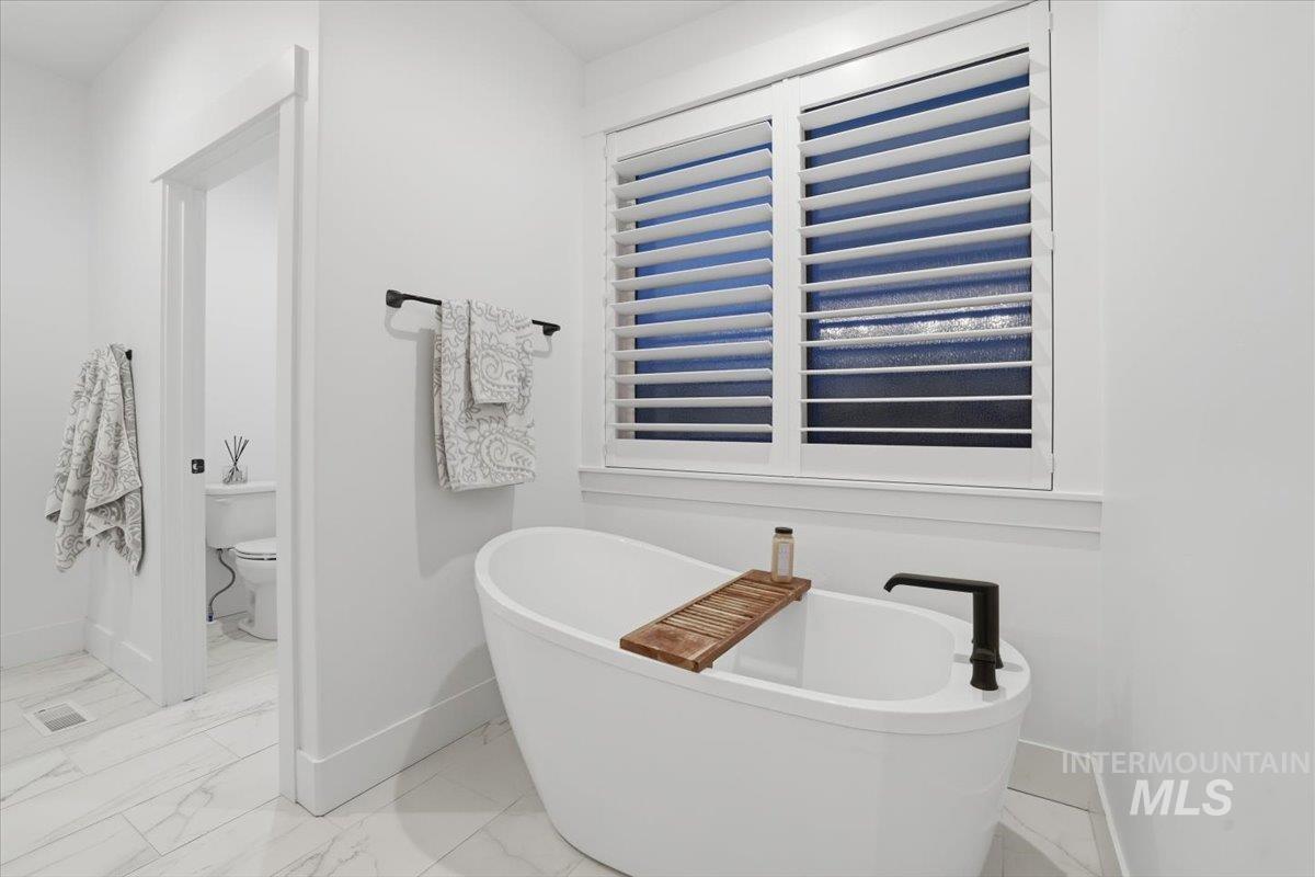 5906 N Schumann Ln, Meridian, Idaho 83646, 5 Bedrooms, 3 Bathrooms, Residential For Sale, Price $1,800,000,MLS 98969127