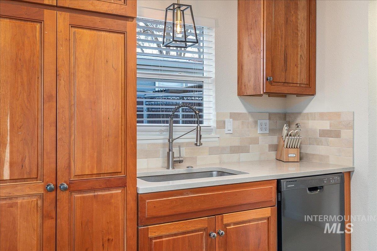 2480 S. Virginia St, Boise, Idaho 83705, 3 Bedrooms, 1 Bathroom, Residential For Sale, Price $389,900,MLS 98969137