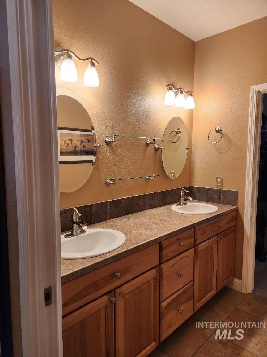 685 King Ave, Ontario, Oregon 97914, 3 Bedrooms, 2 Bathrooms, Residential For Sale, Price $649,000,MLS 98969138