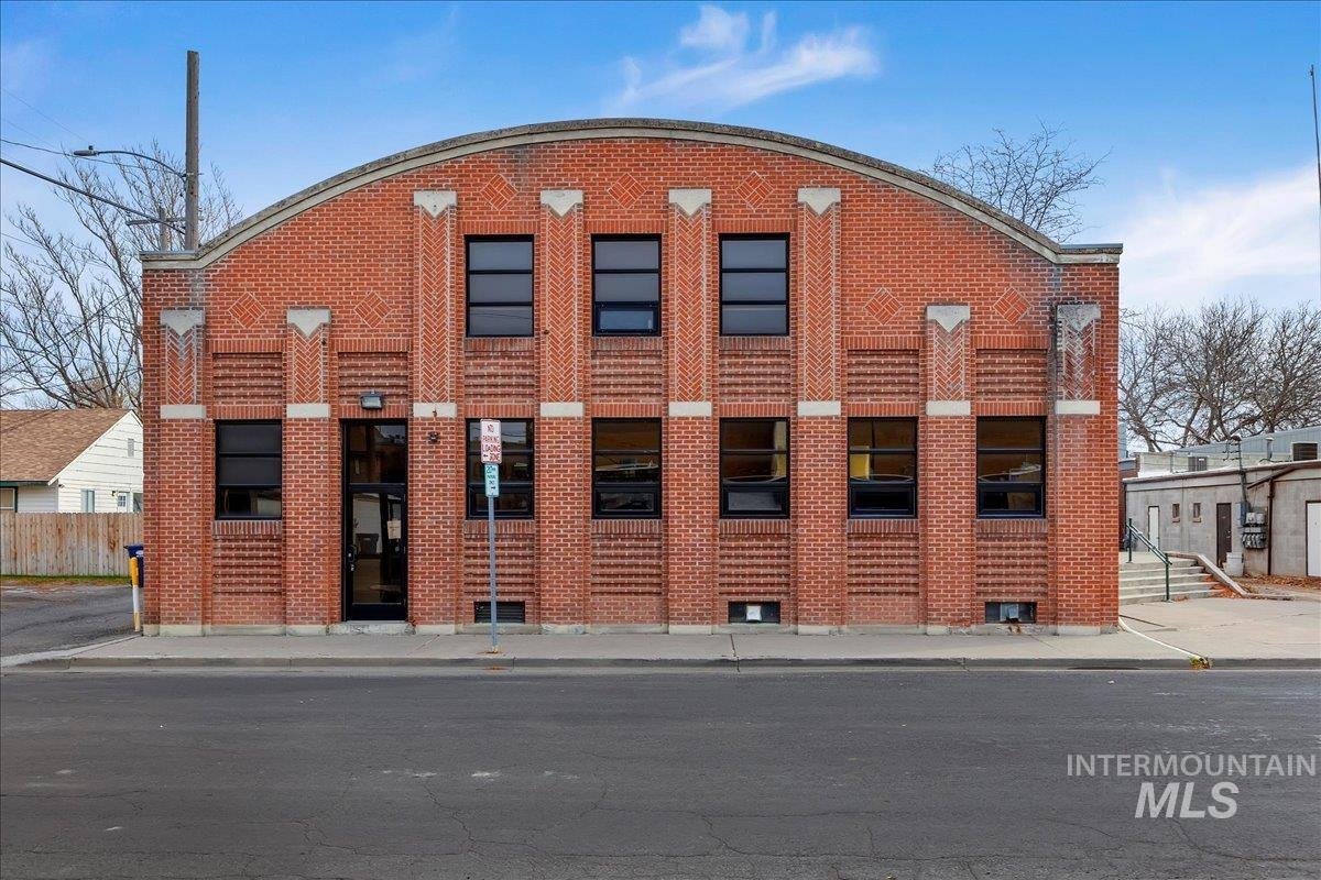 View of apartment building / complex