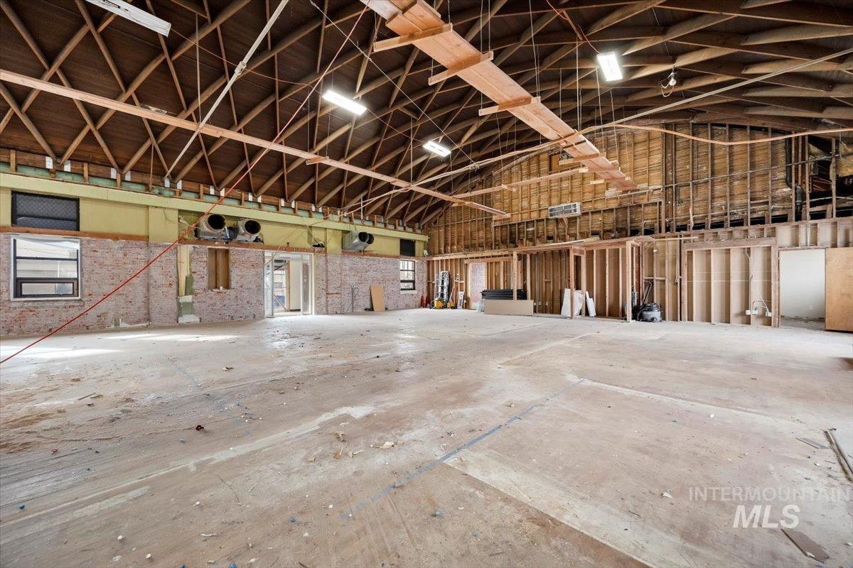 Miscellaneous room featuring plenty of natural light and high vaulted ceiling