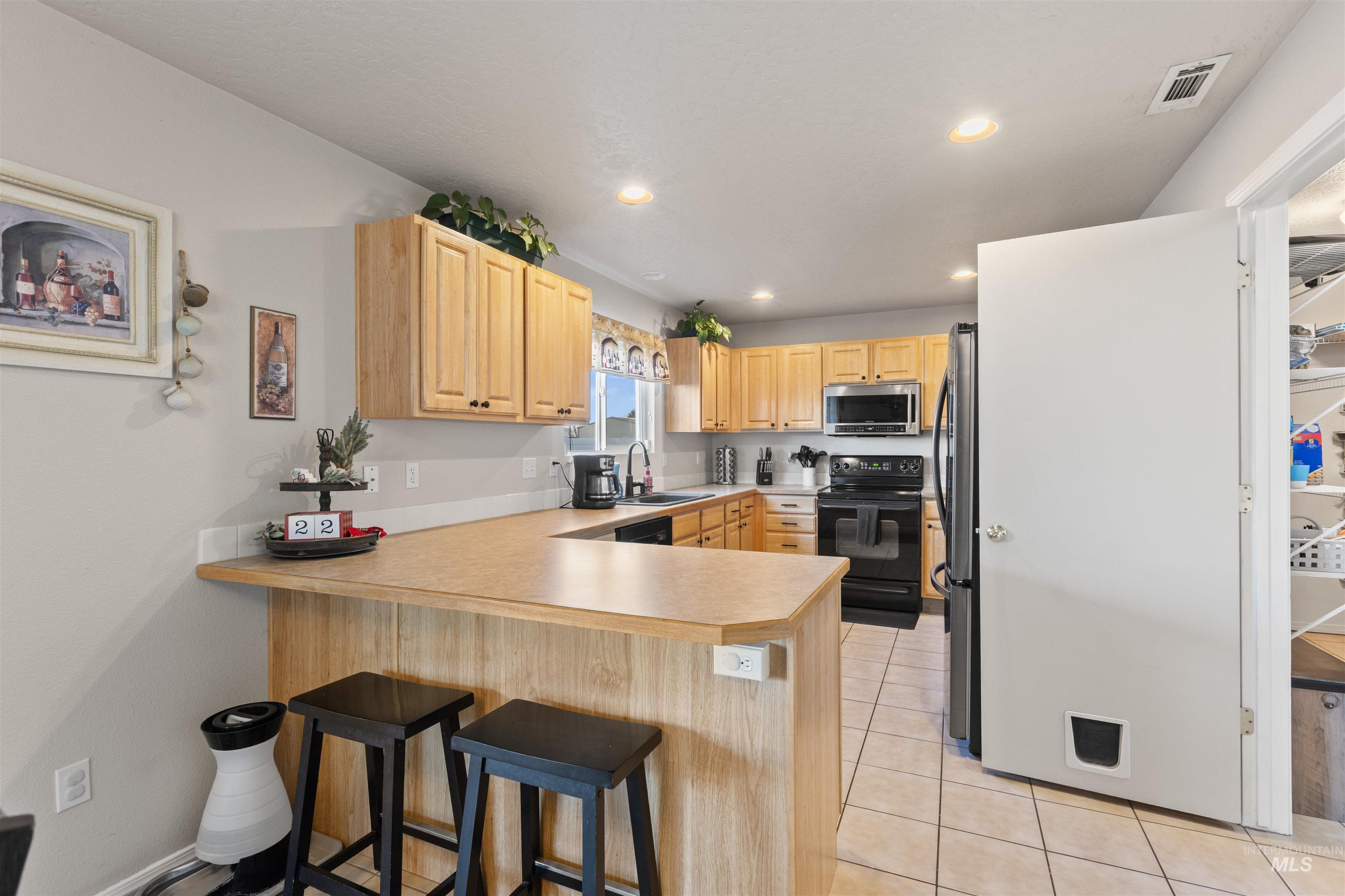 230 E Poplin St., Kuna, Idaho 83634-1492, 4 Bedrooms, 2.5 Bathrooms, Residential For Sale, Price $429,900, 98969142