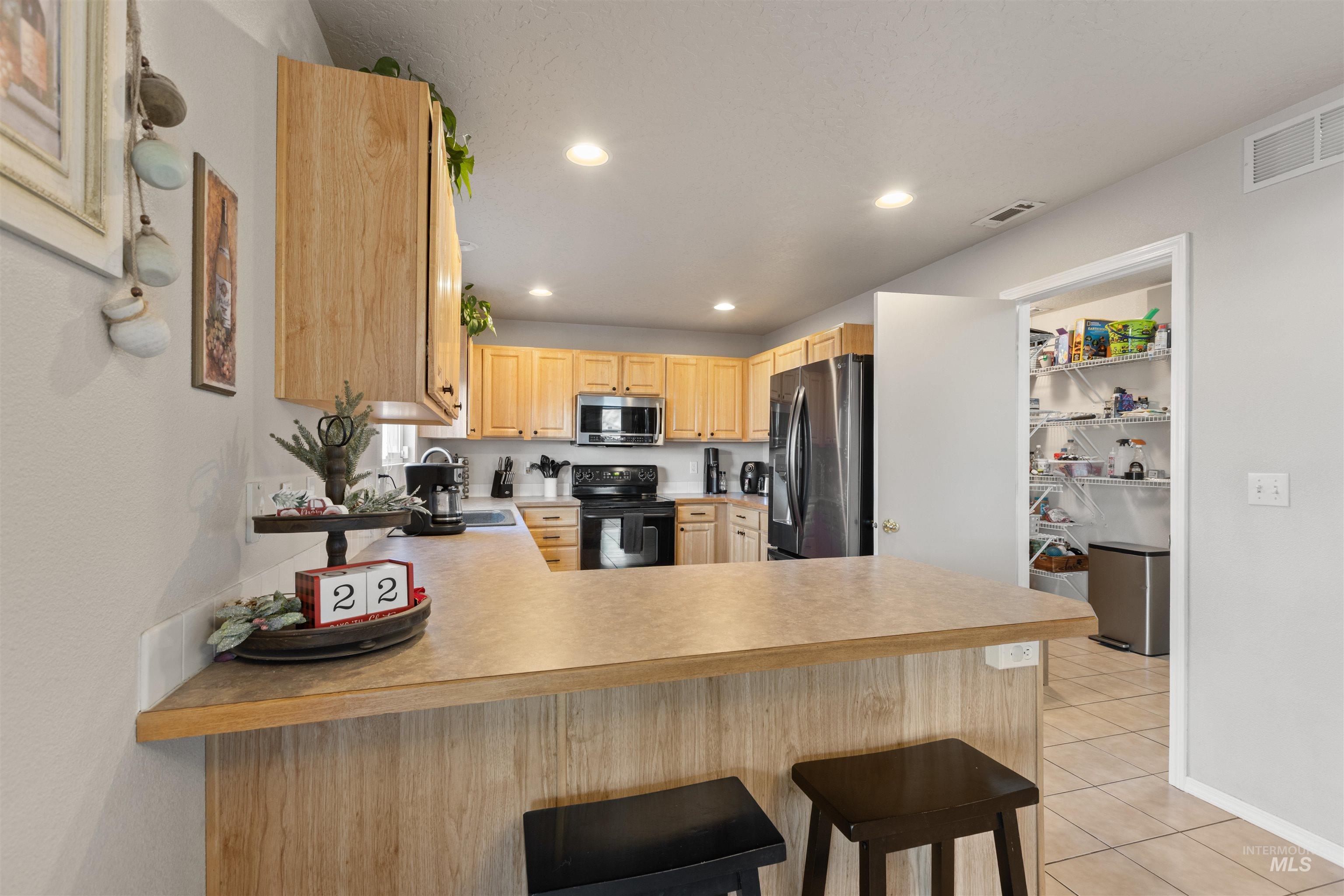 230 E Poplin St., Kuna, Idaho 83634-1492, 4 Bedrooms, 2.5 Bathrooms, Residential For Sale, Price $429,900, 98969142