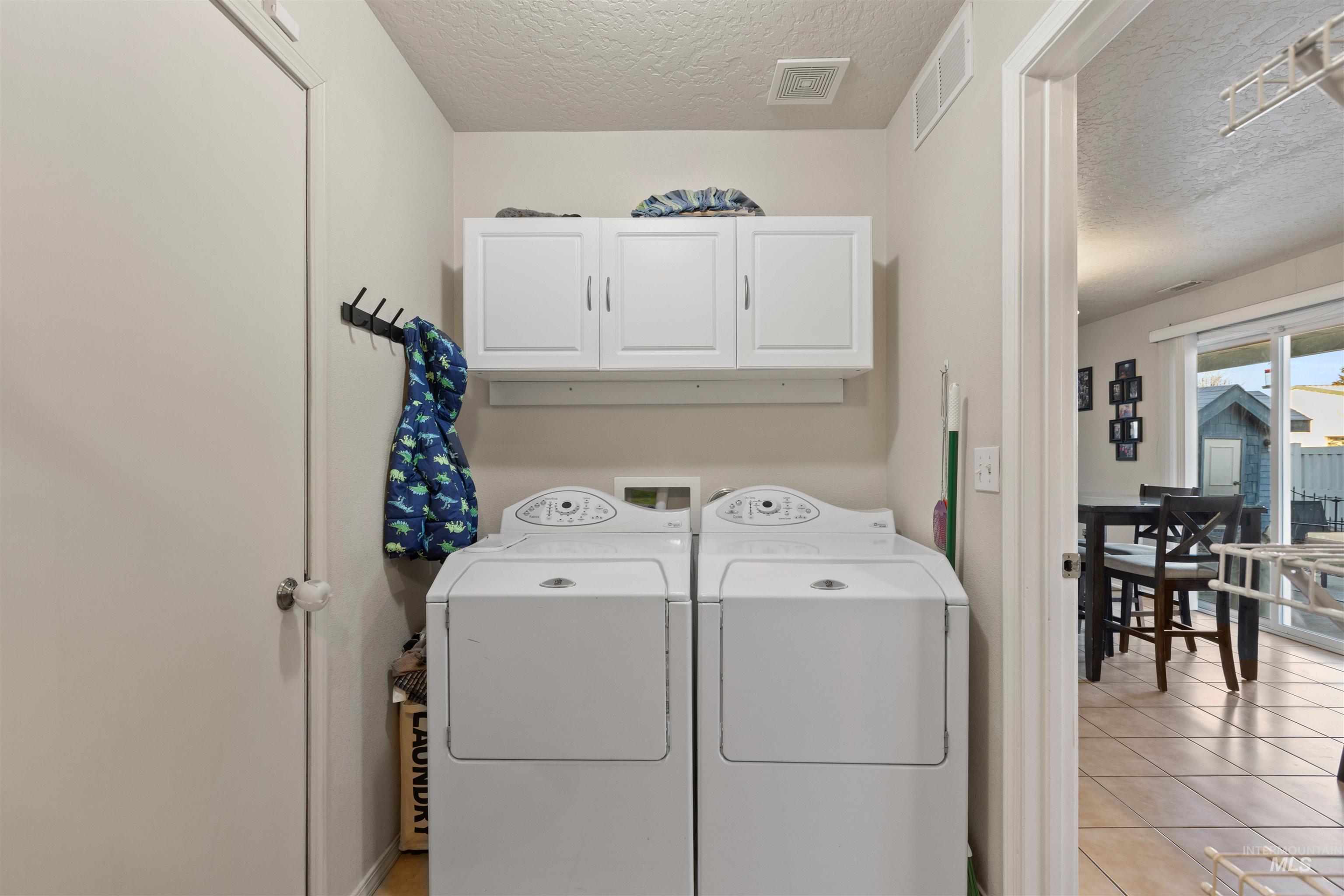 230 E Poplin St., Kuna, Idaho 83634-1492, 4 Bedrooms, 2.5 Bathrooms, Residential For Sale, Price $429,900, 98969142