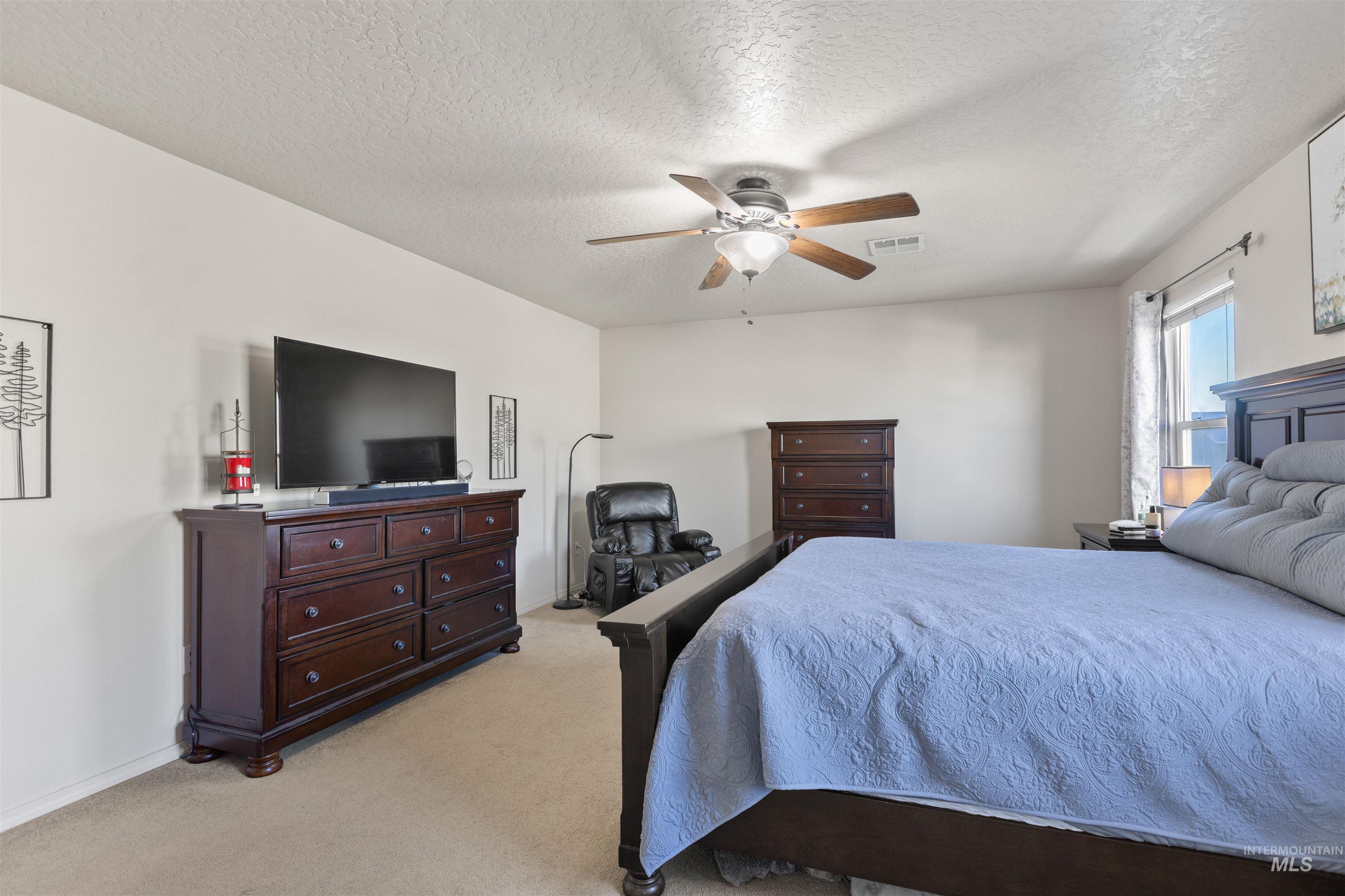 230 E Poplin St., Kuna, Idaho 83634-1492, 4 Bedrooms, 2.5 Bathrooms, Residential For Sale, Price $429,900, 98969142