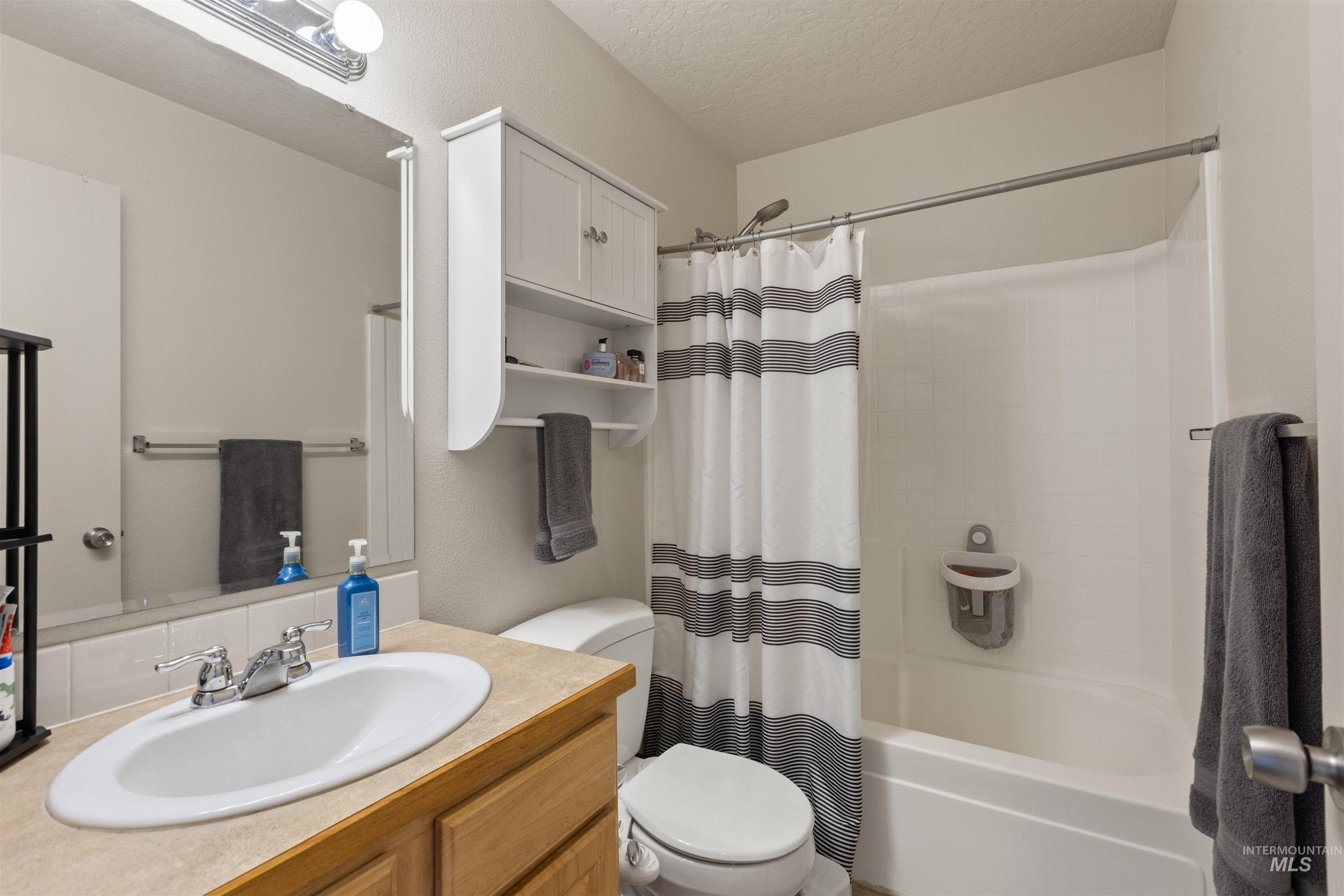 230 E Poplin St., Kuna, Idaho 83634-1492, 4 Bedrooms, 2.5 Bathrooms, Residential For Sale, Price $429,900, 98969142