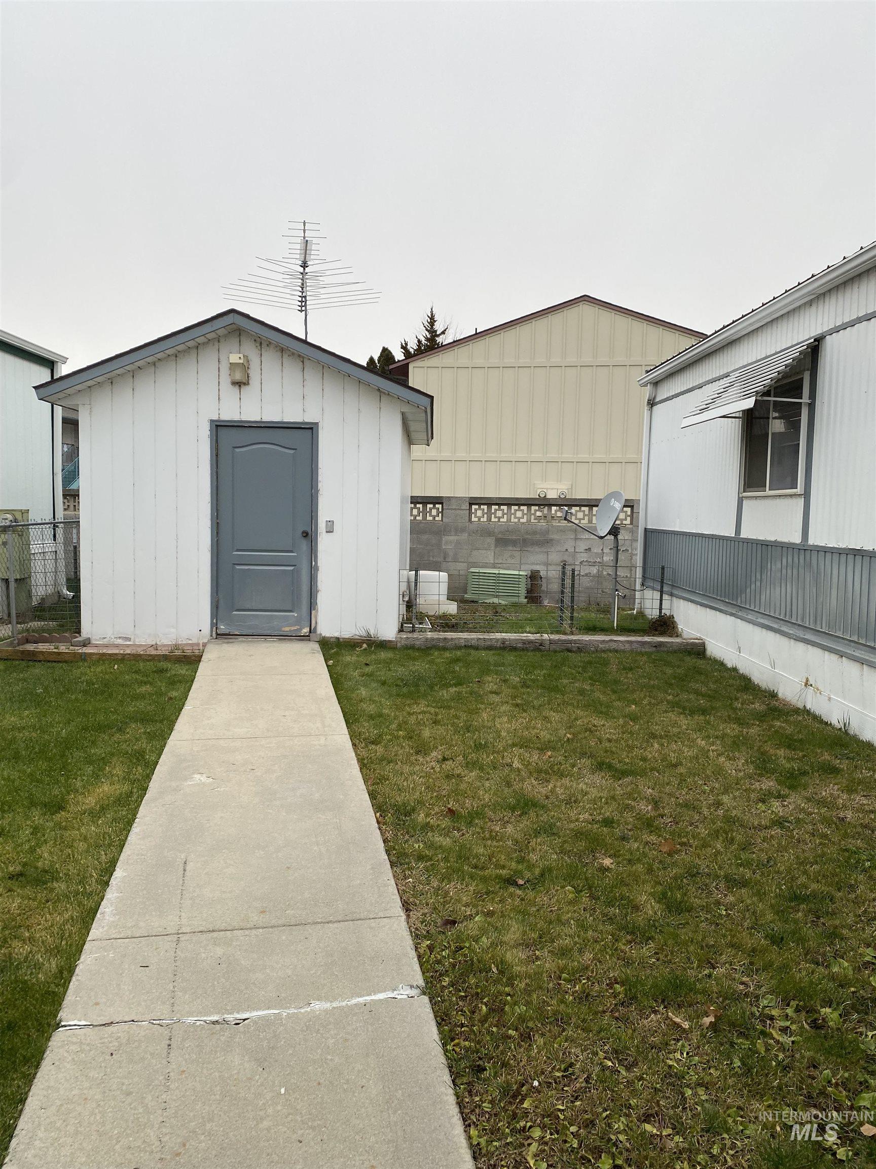 2205 E Linden, Caldwell, Idaho 83605, 2 Bedrooms, 2 Bathrooms, Residential For Sale, Price $79,900,MLS 98969158