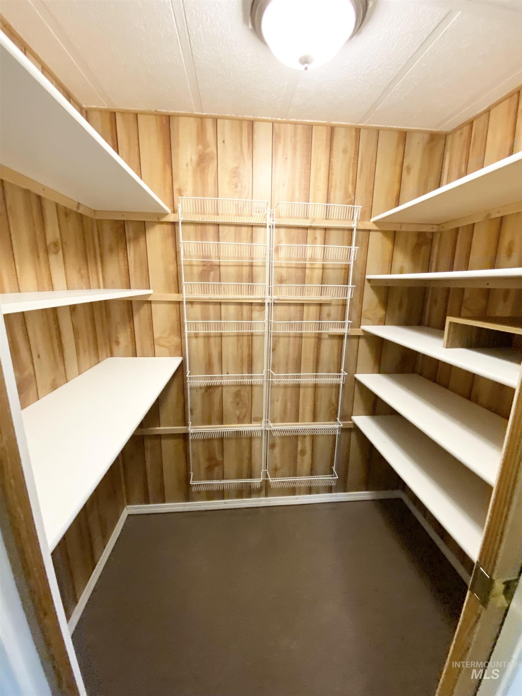 2205 E Linden, Caldwell, Idaho 83605, 2 Bedrooms, 2 Bathrooms, Residential For Sale, Price $79,900,MLS 98969158