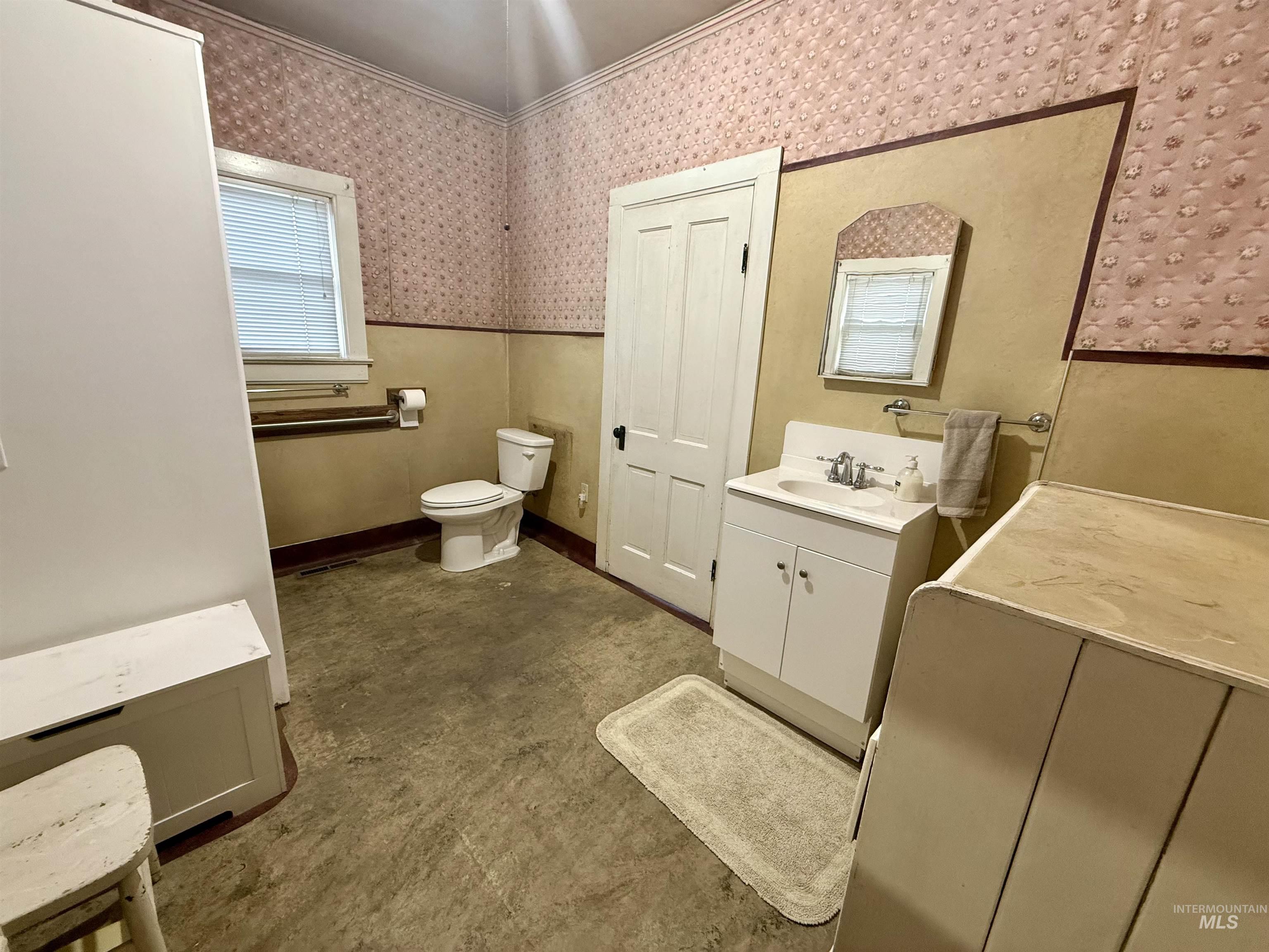 1368 Chestnut St., Clarkston, Washington 99403, 3 Bedrooms, 1 Bathroom, Residential For Sale, Price $325,000,MLS 98969164